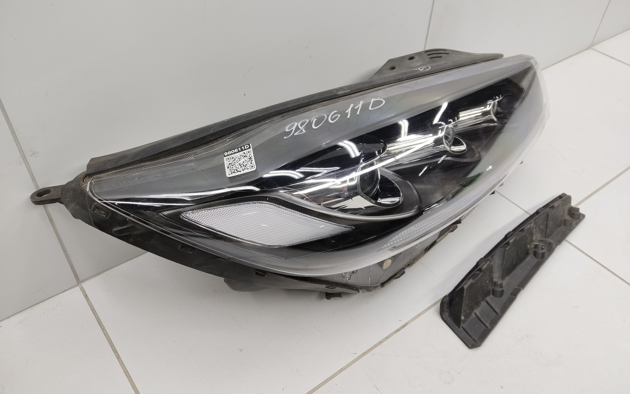 Фара передняя правая Kia Sorento 3 Restail LED