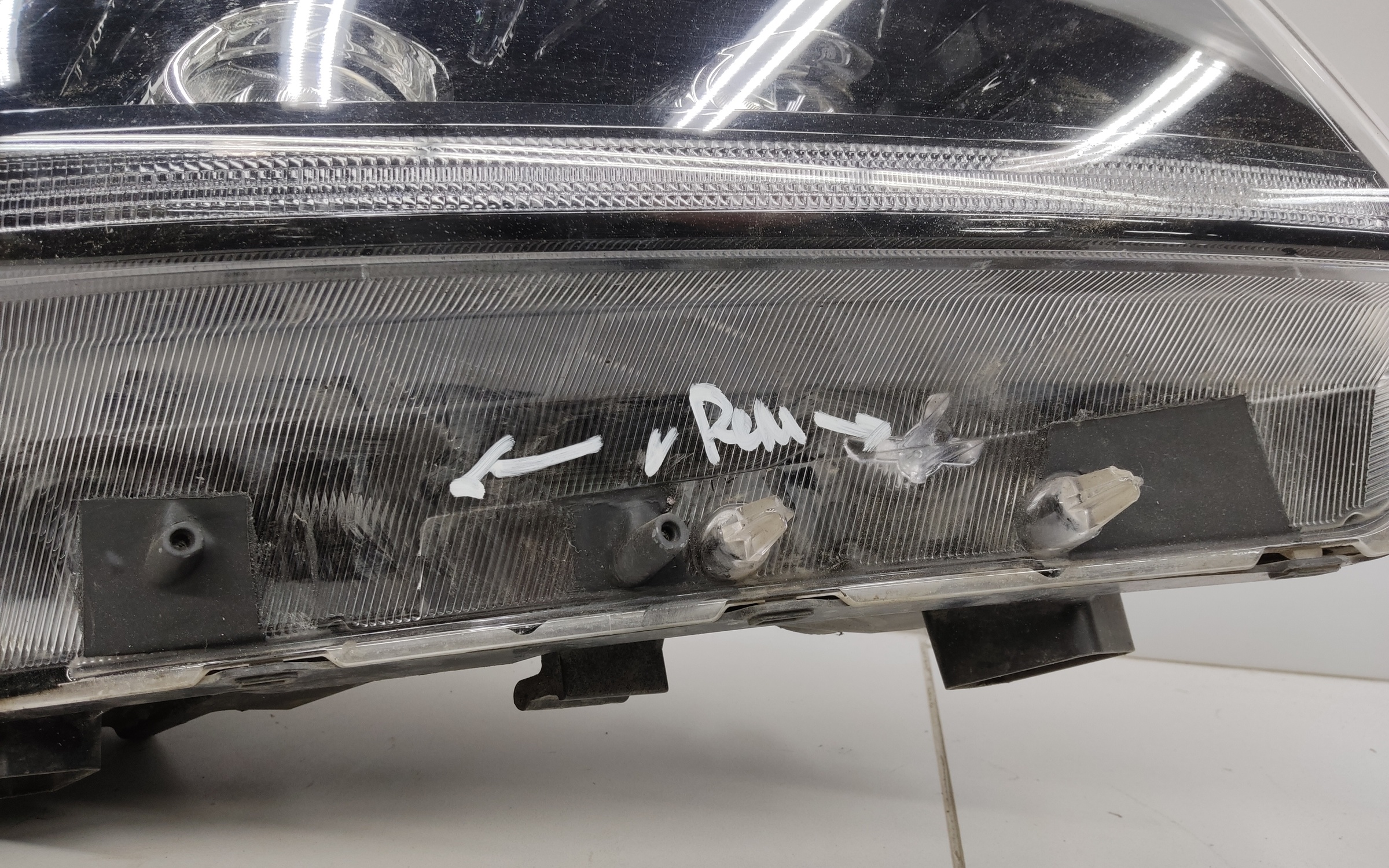 Фара передняя правая Kia Sorento 3 Restail LED