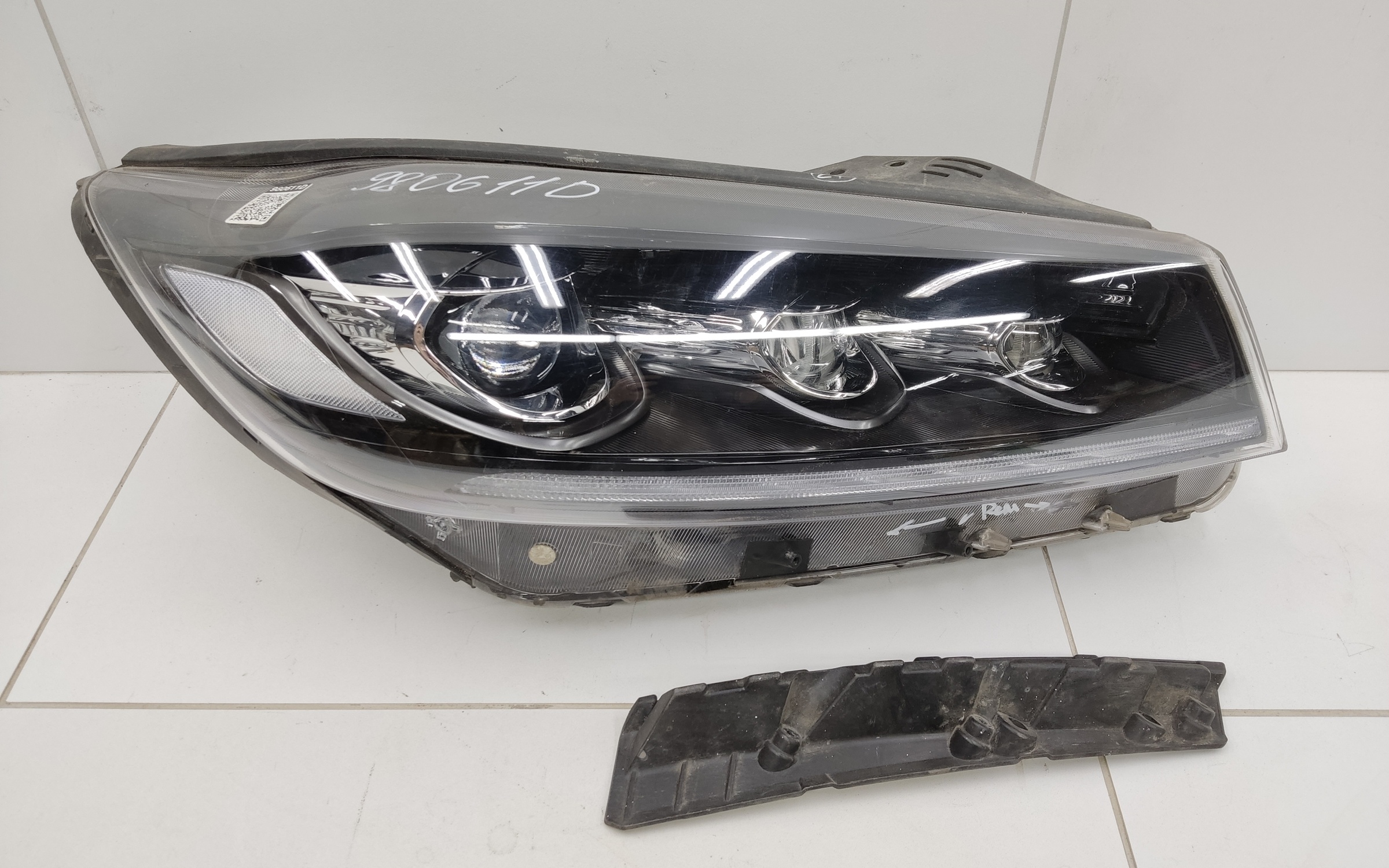 Фара передняя правая Kia Sorento 3 Restail LED