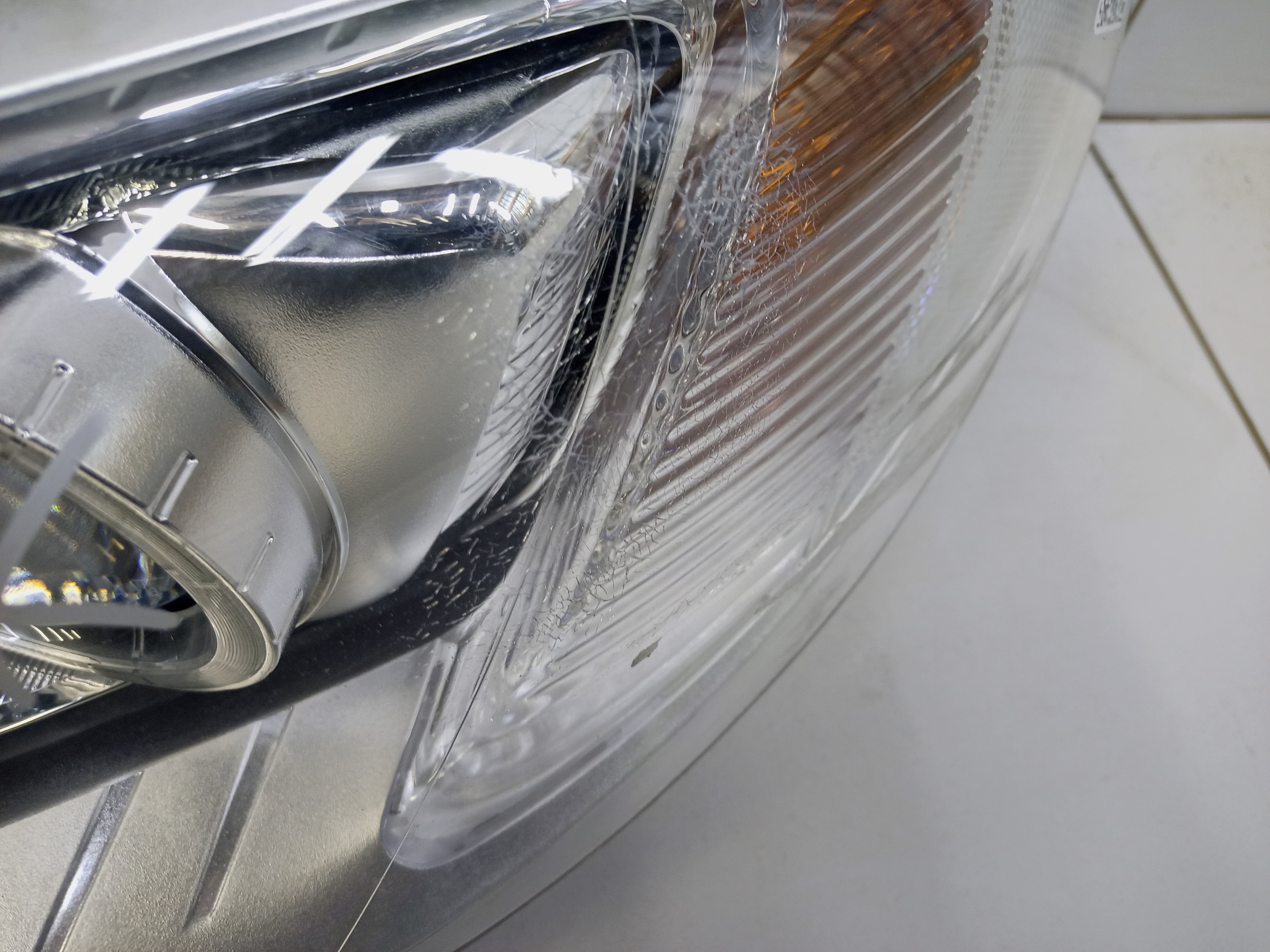 Фара передняя левая Volvo XC70 2 Restail ксенон