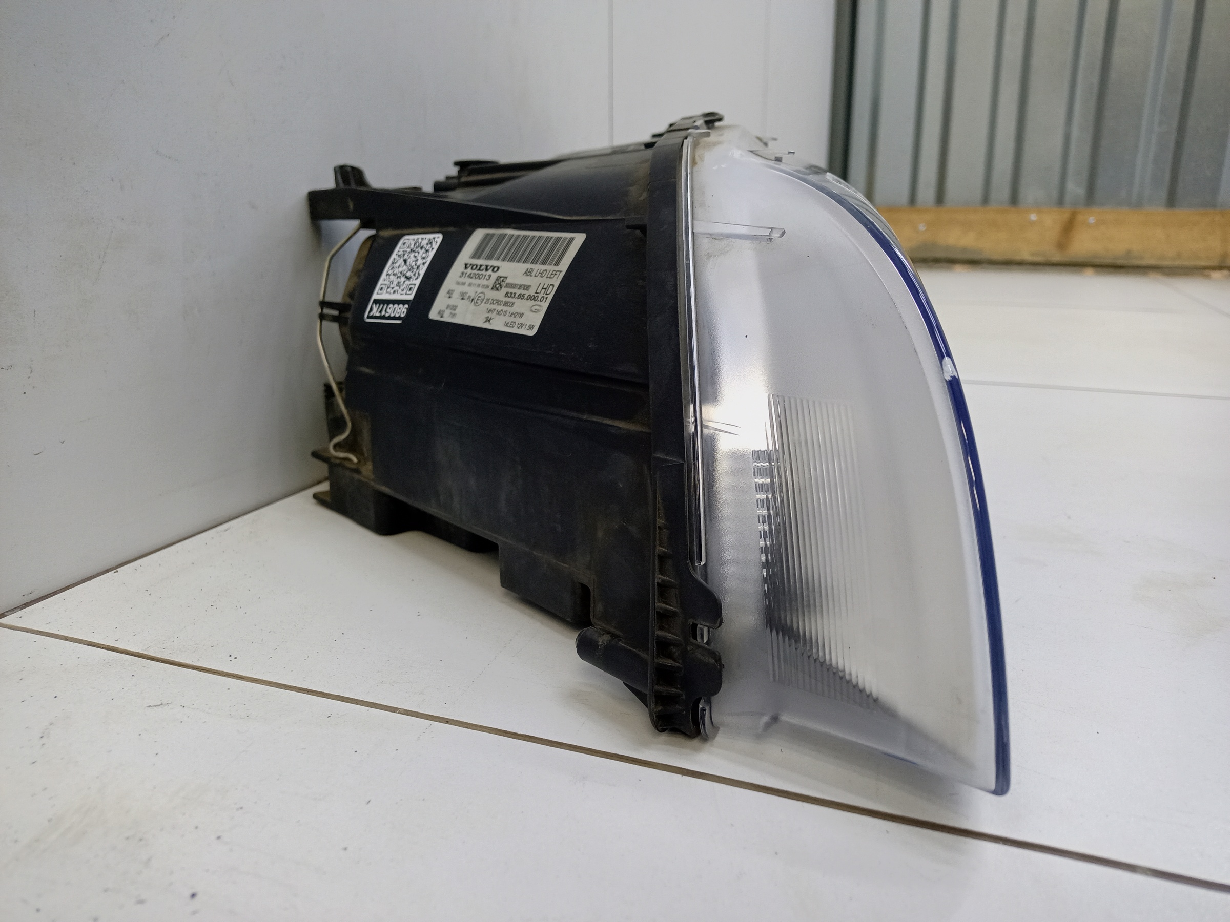 Фара передняя левая Volvo XC70 2 Restail ксенон