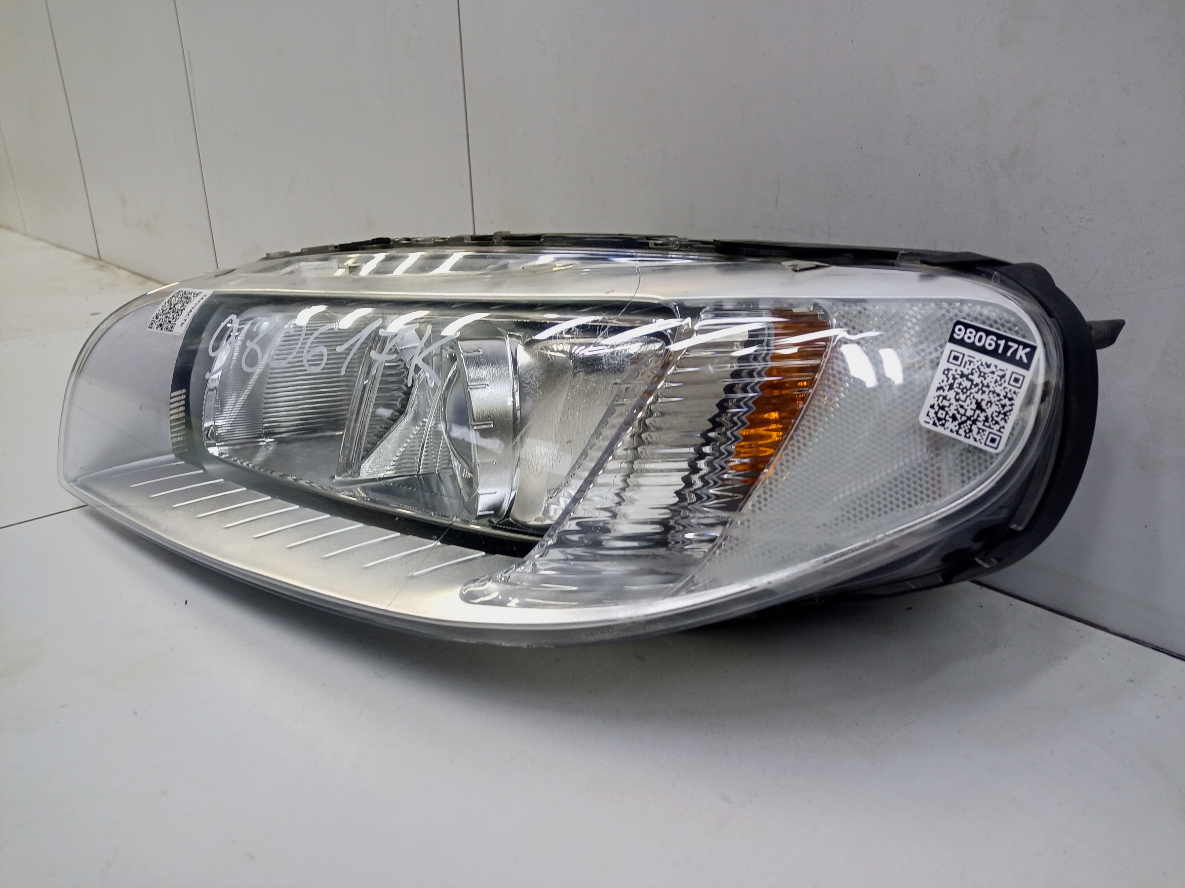 Фара передняя левая Volvo XC70 2 Restail ксенон