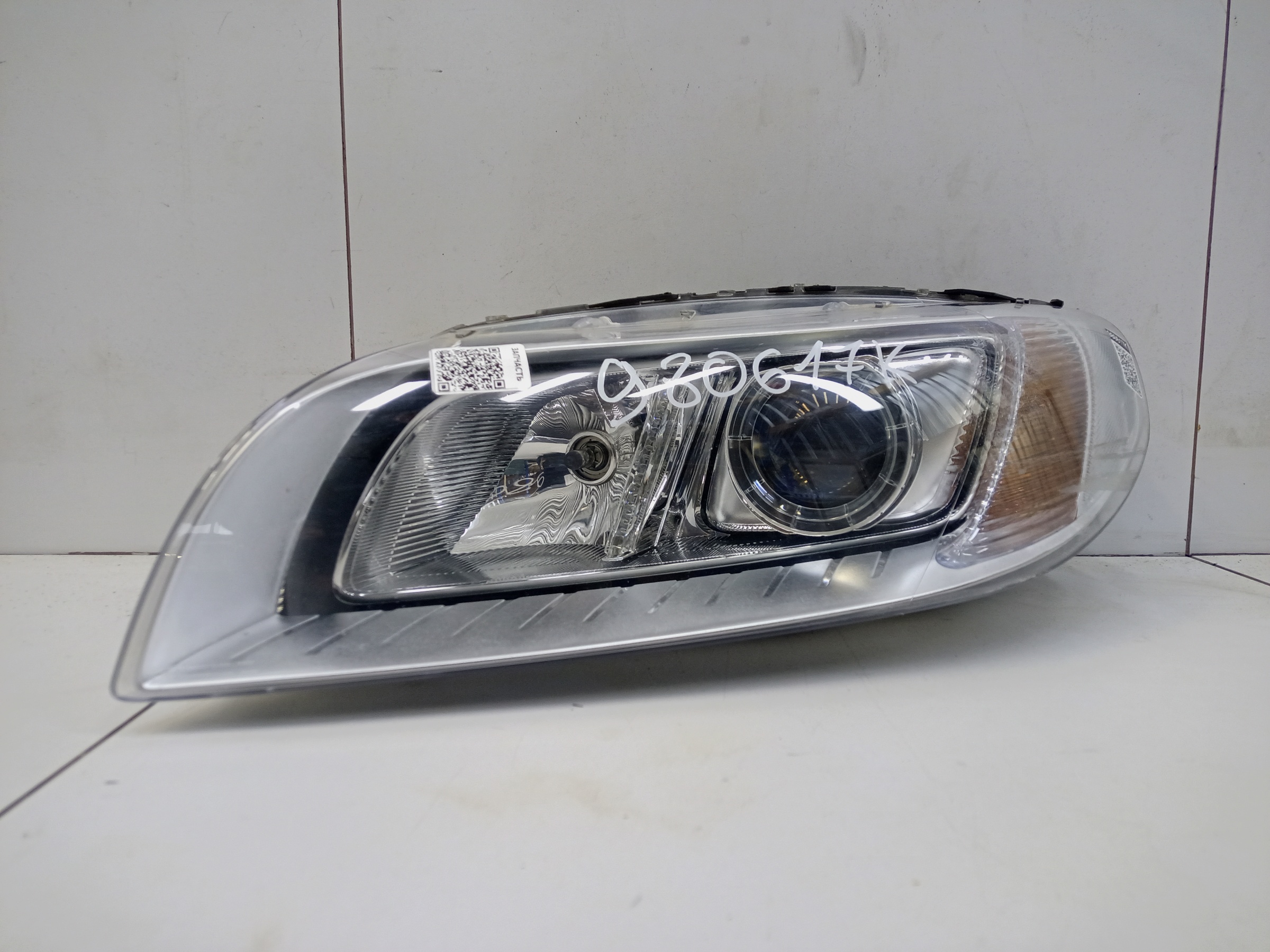 Фара передняя левая Volvo XC70 2 Restail ксенон
