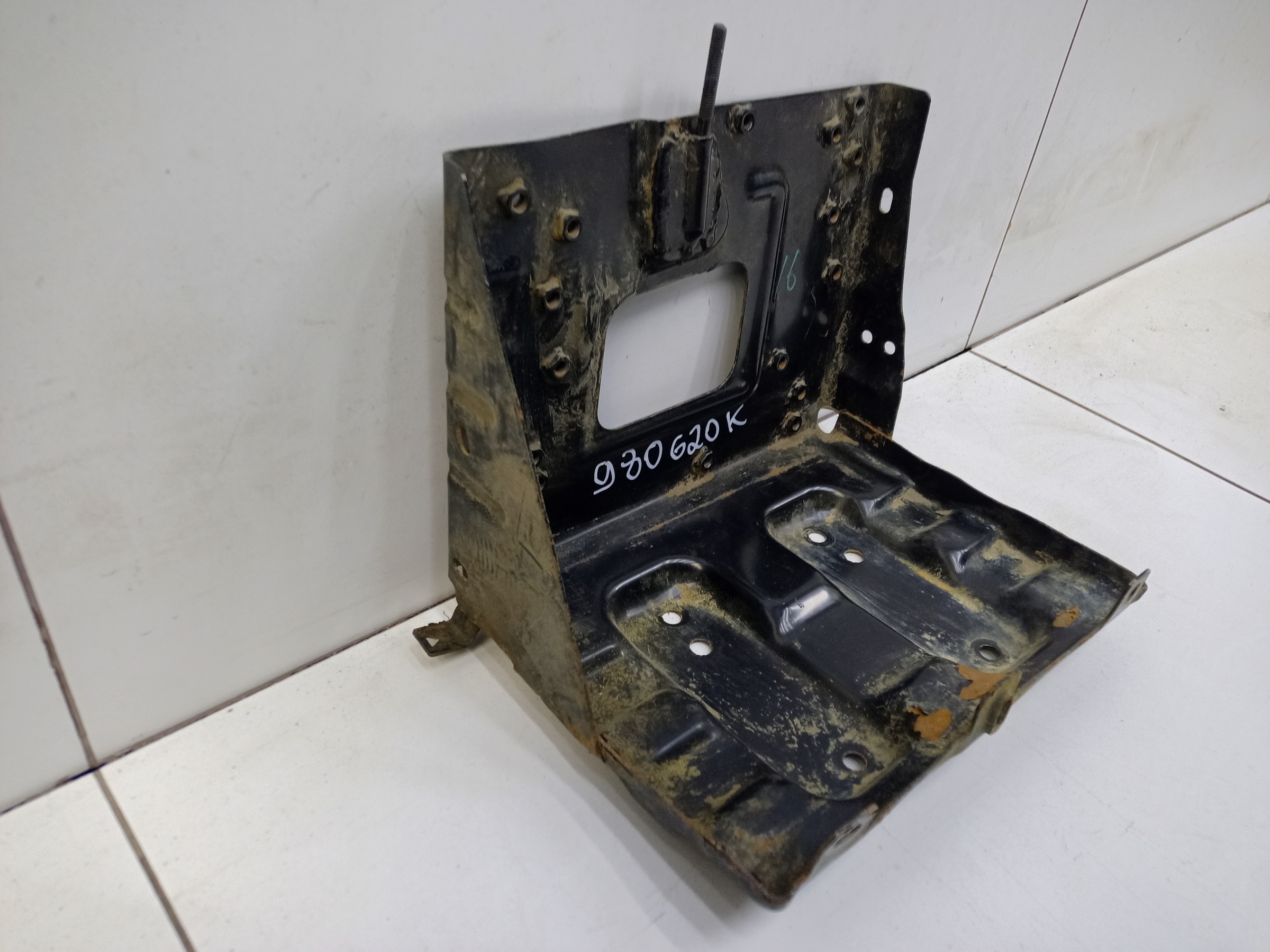 Площадка крепления АКБ Москвич 3