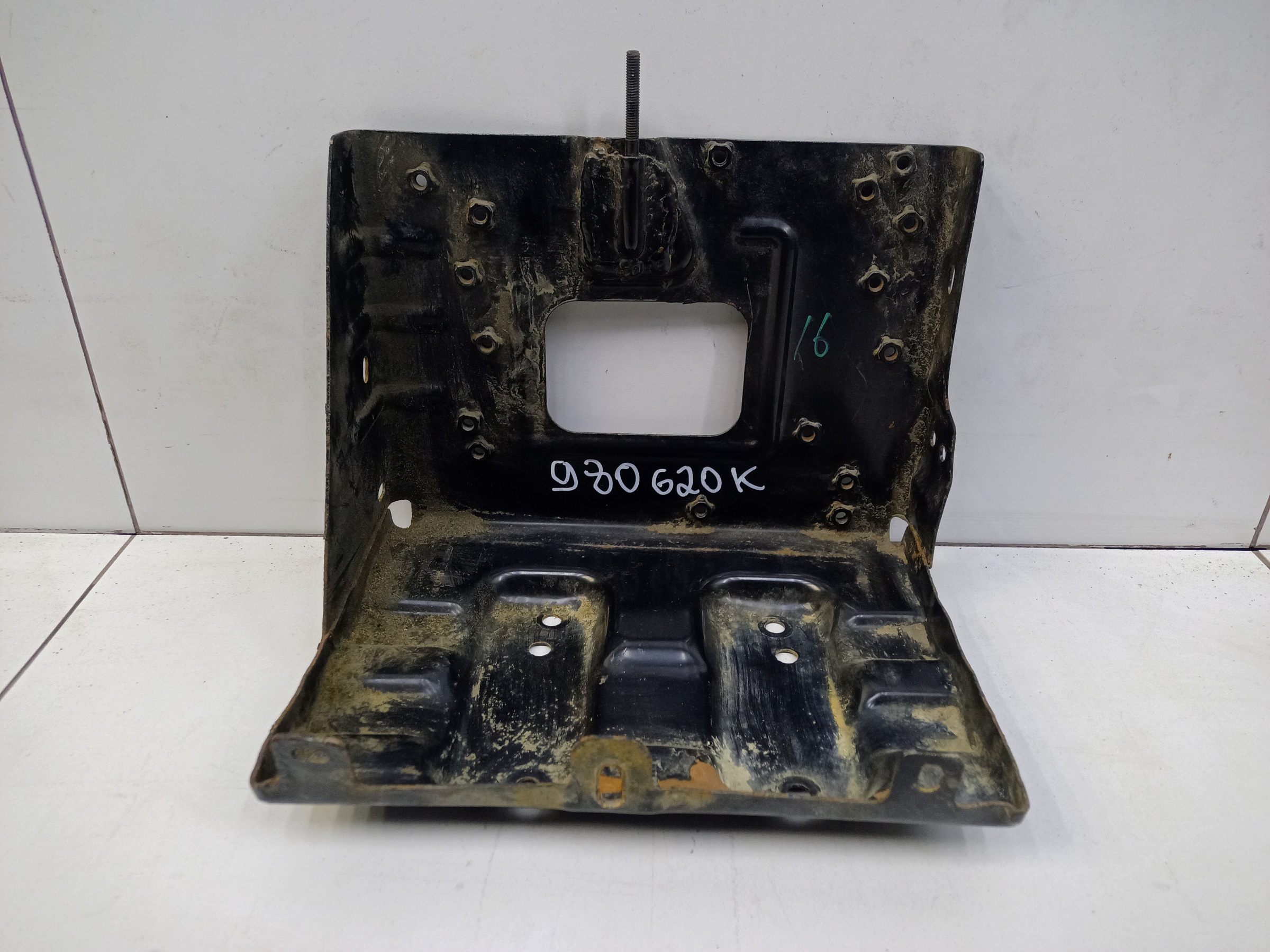 Площадка крепления АКБ Москвич 3