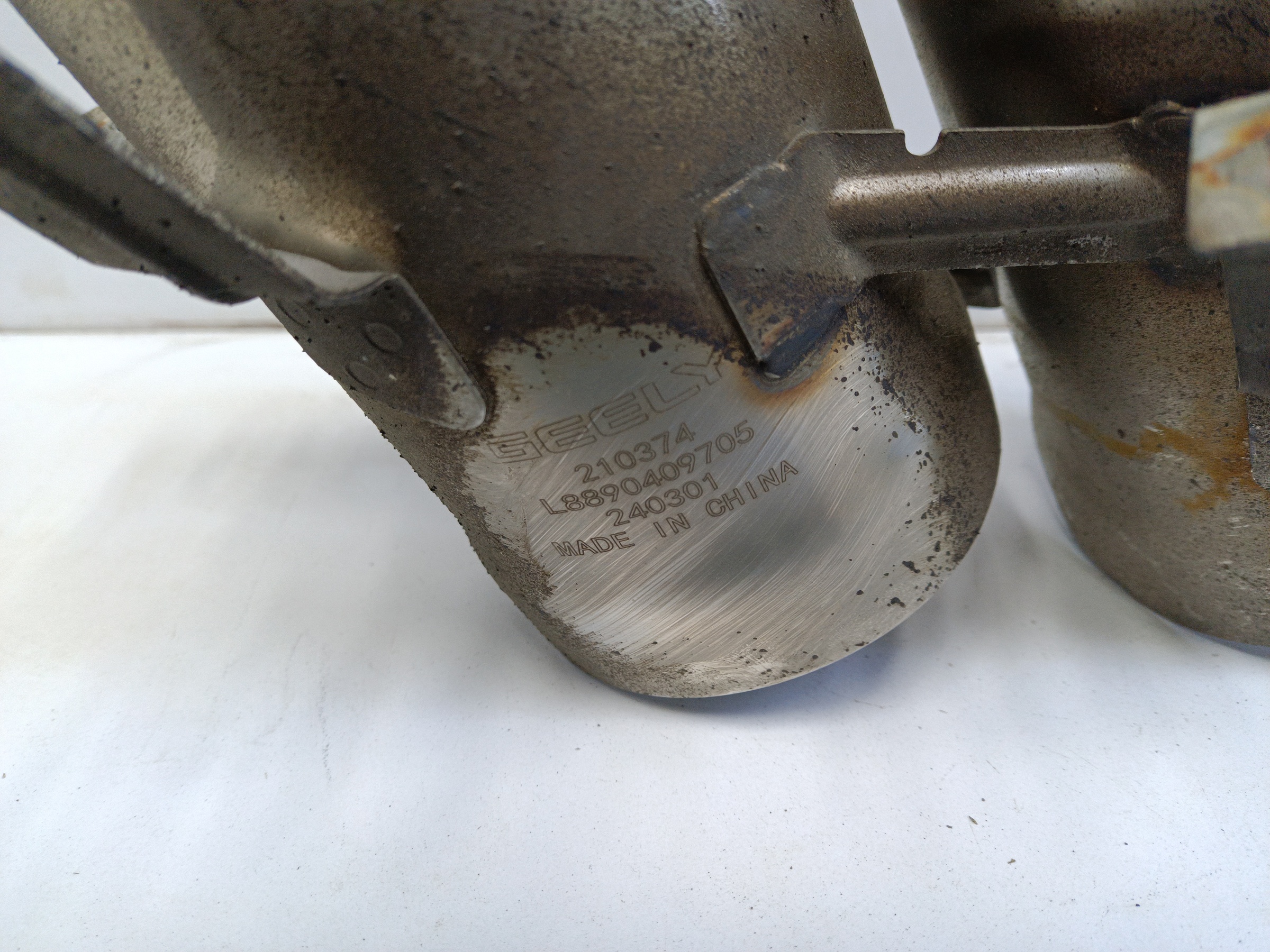 Насадка глушителя левая Geely Coolray Restail