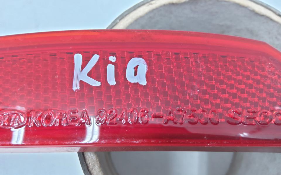Светоотражатель заднего бампера правый Kia Cerato 3 Restail