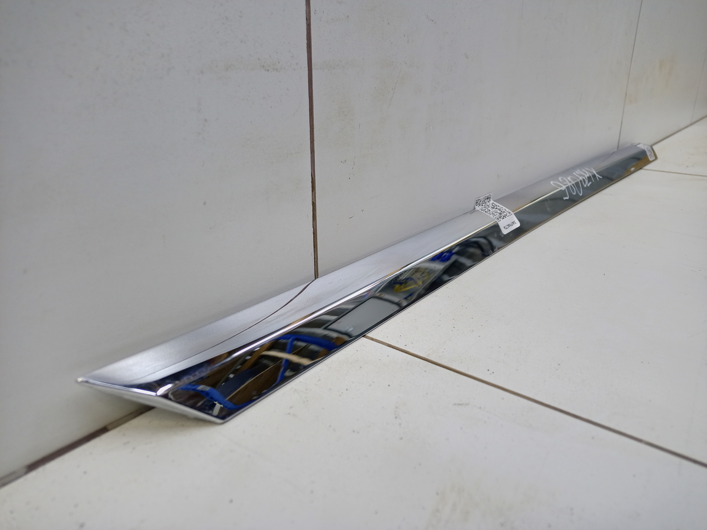 Накладка хром двери задней правой Bentley Flying Spur 2