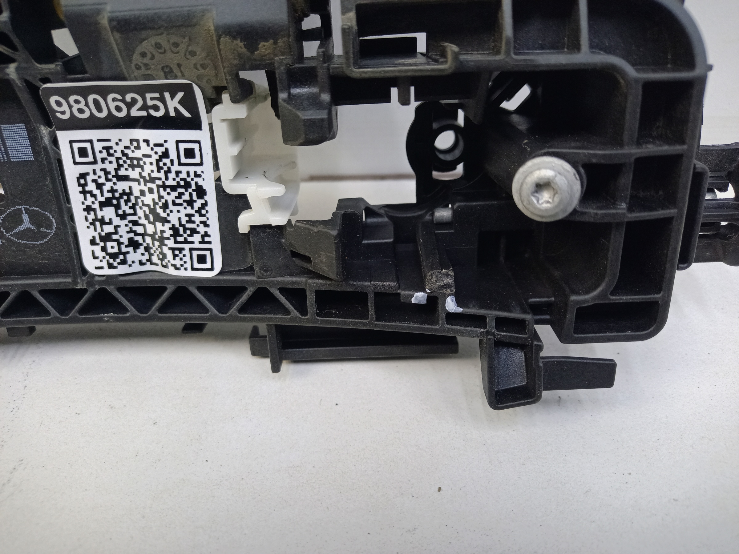 Кронштейн наружной ручки двери внутренний Mercedes Benz C-klasse W204