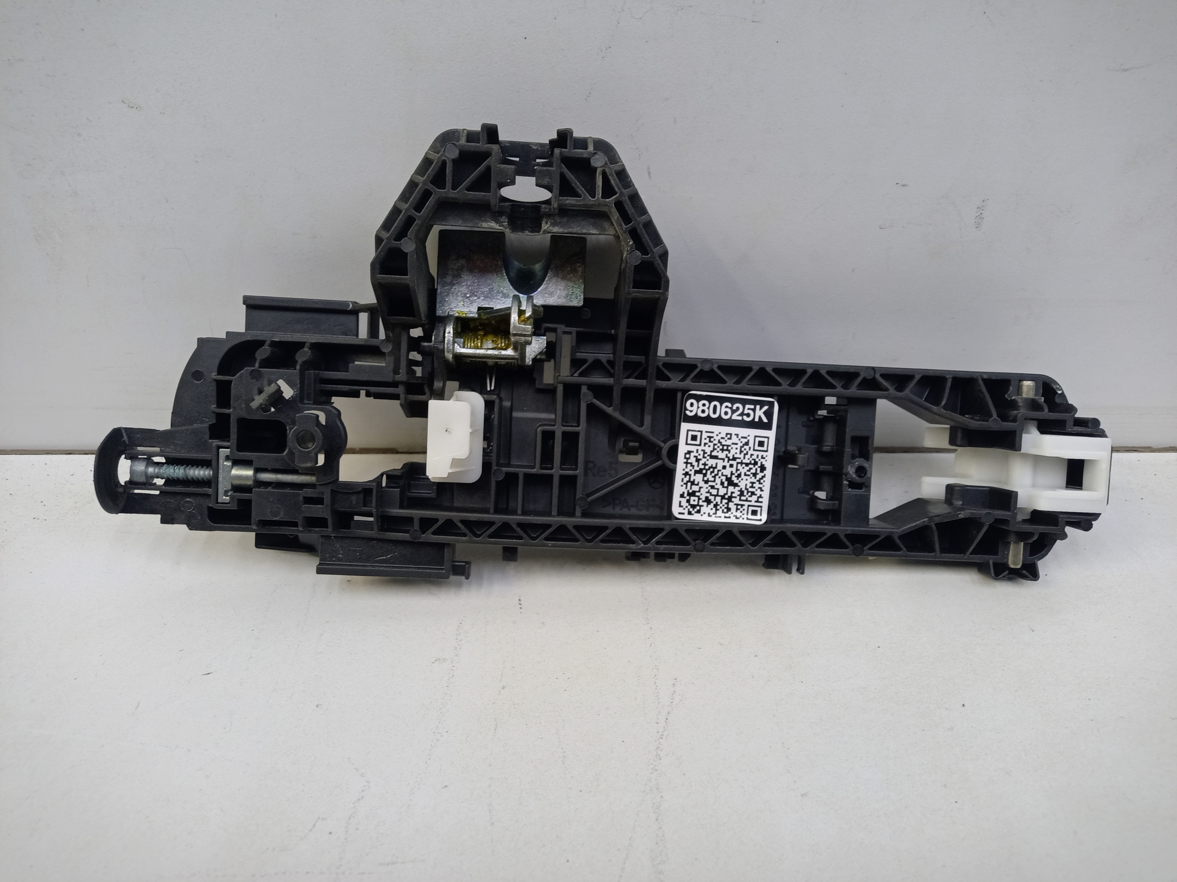 Кронштейн наружной ручки двери внутренний Mercedes Benz C-klasse W204