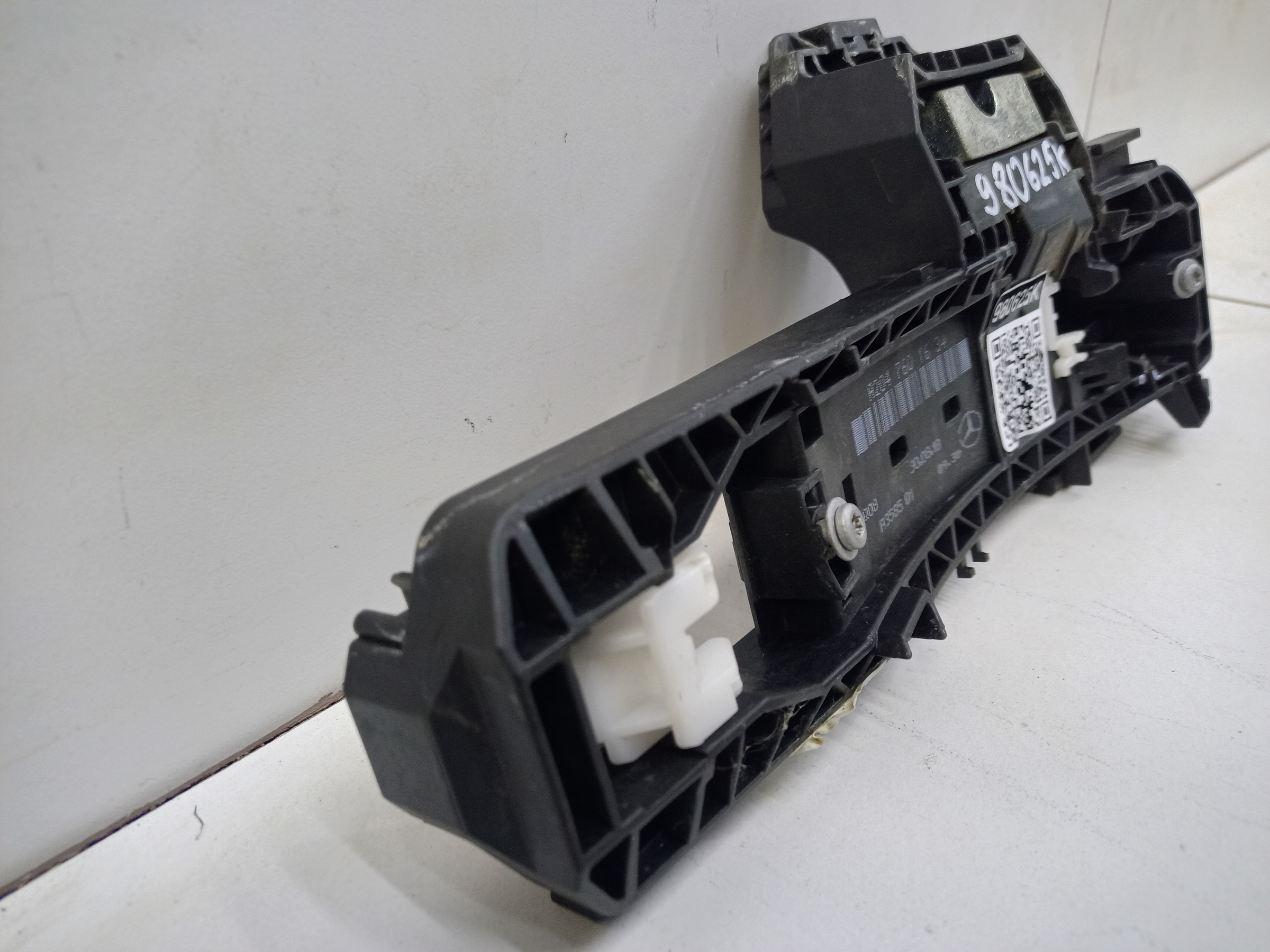 Кронштейн наружной ручки двери внутренний Mercedes Benz C-klasse W204