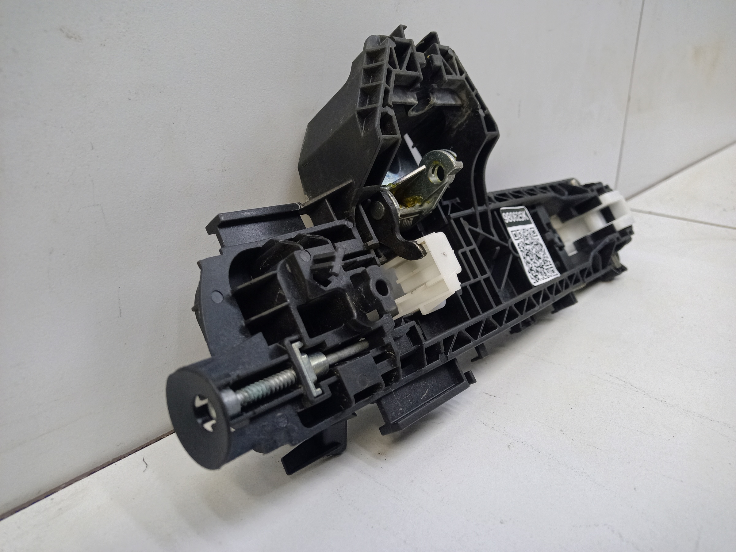 Кронштейн наружной ручки двери внутренний Mercedes Benz C-klasse W204