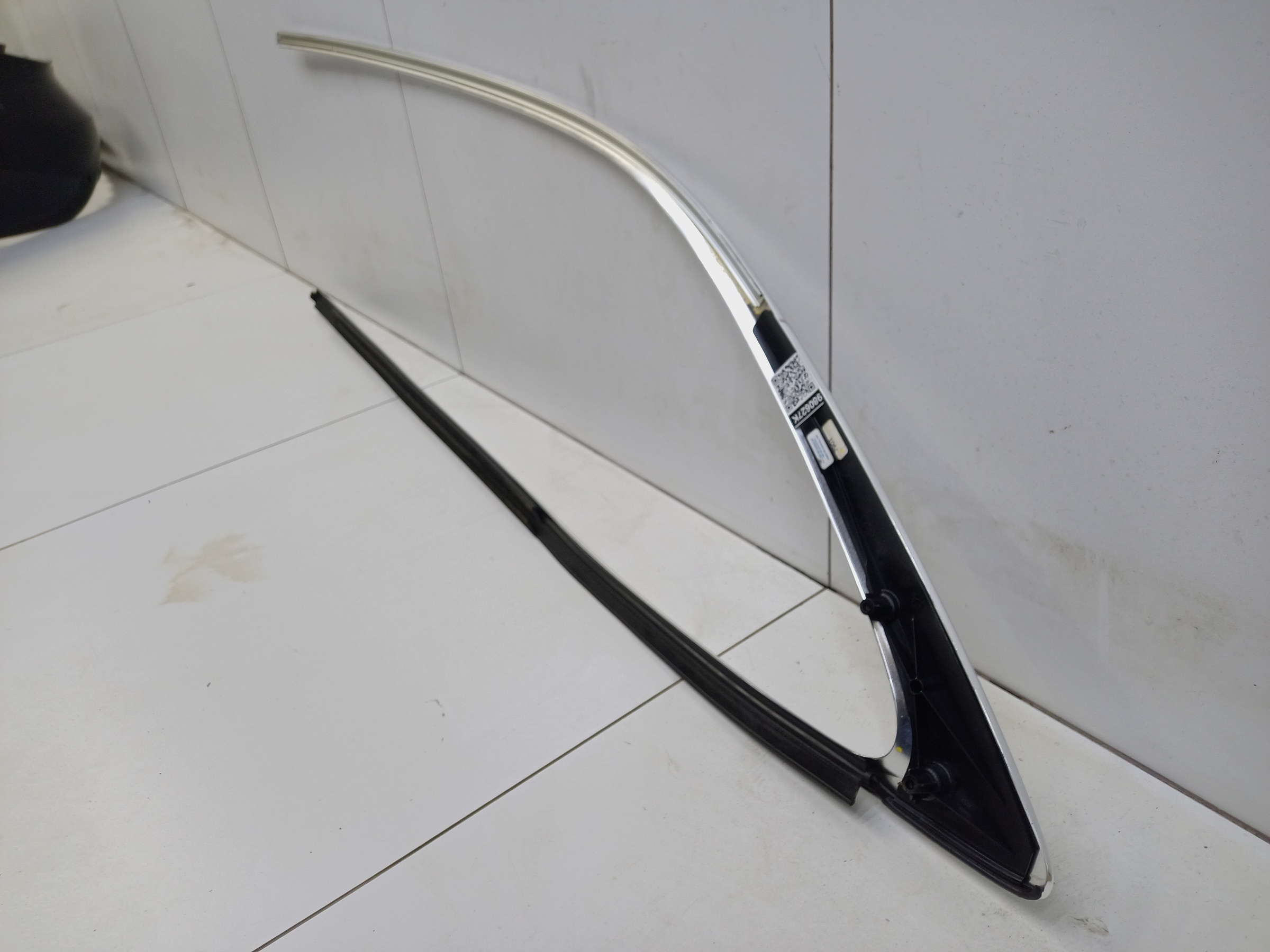 Молдинг двери задней правой Bentley Flying Spur 2