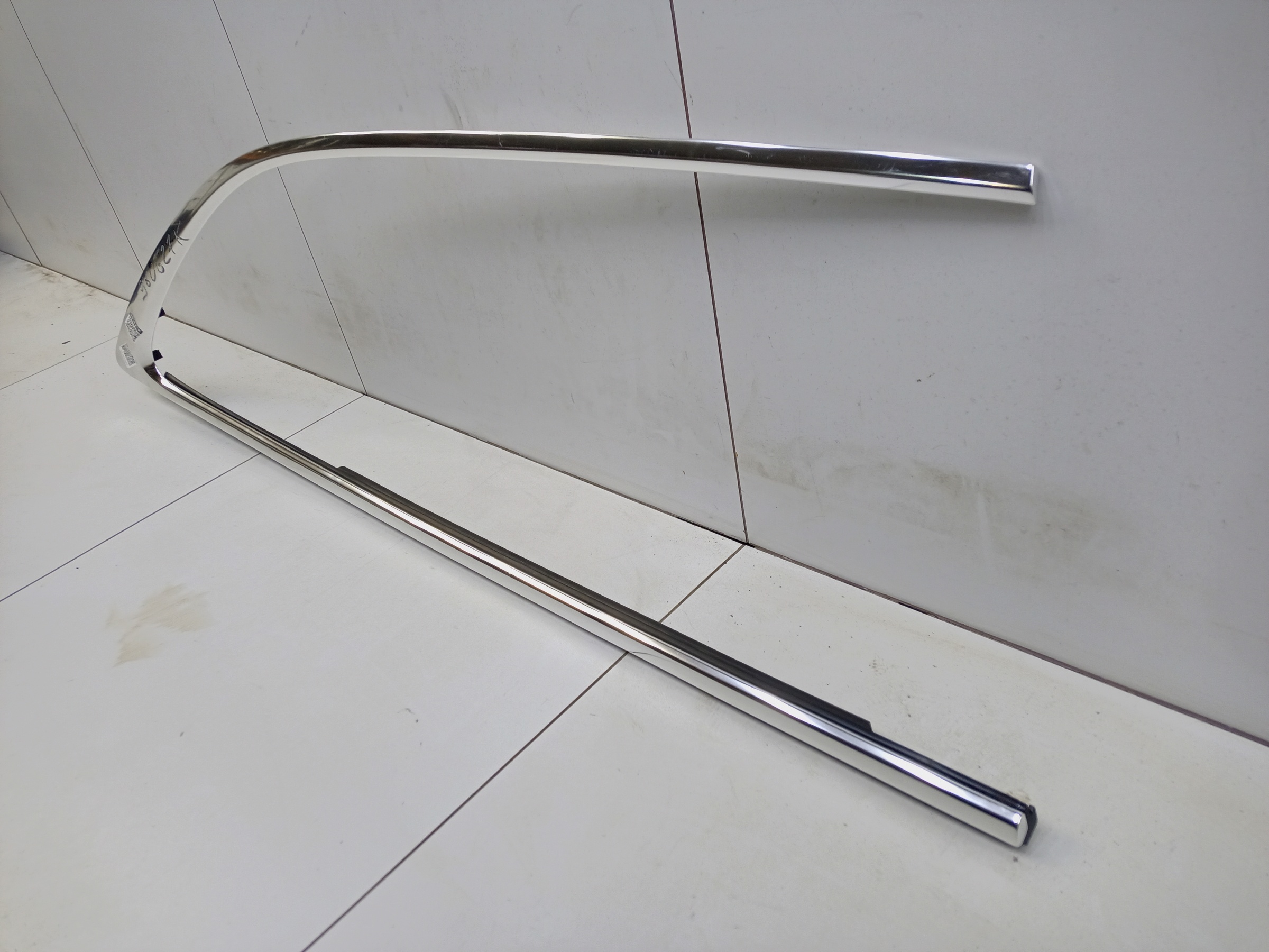 Молдинг двери задней правой Bentley Flying Spur 2