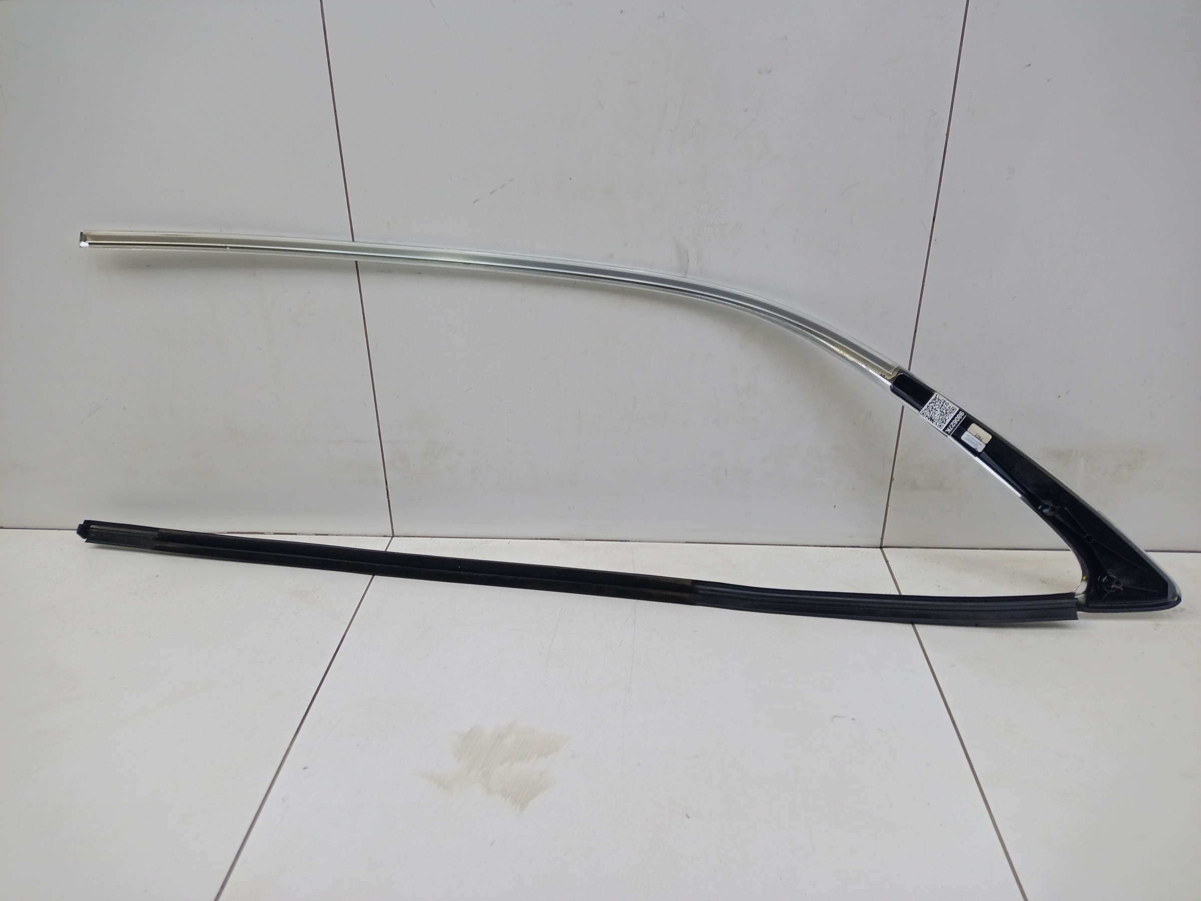 Молдинг двери задней правой Bentley Flying Spur 2