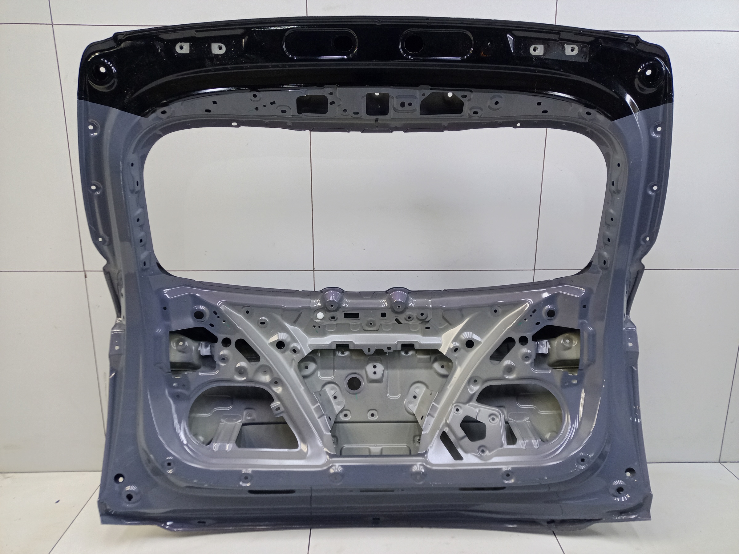 Крышка багажника Geely Coolray Restail