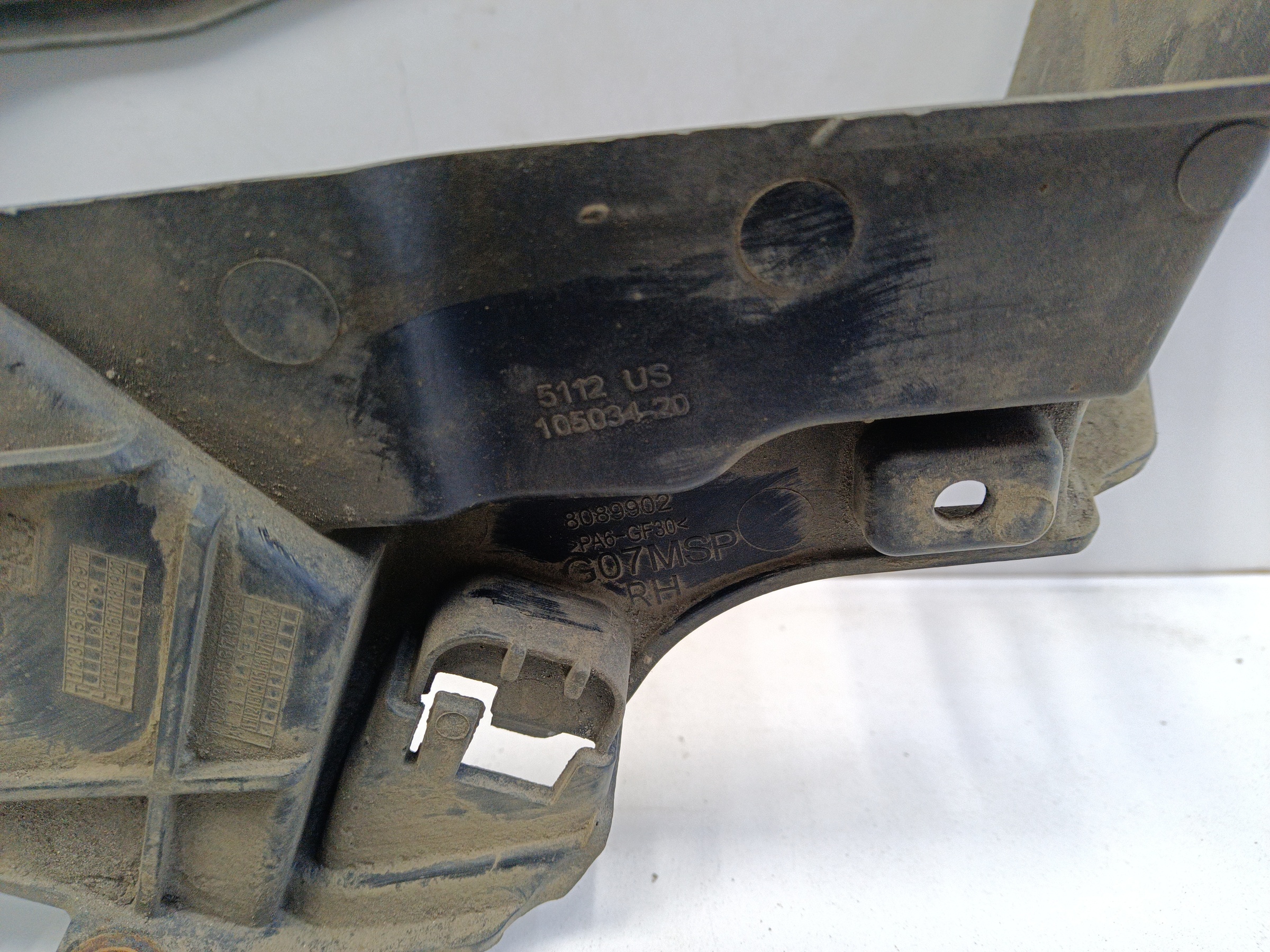 Кронштейн насадки глушителя правой BMW X7 G07