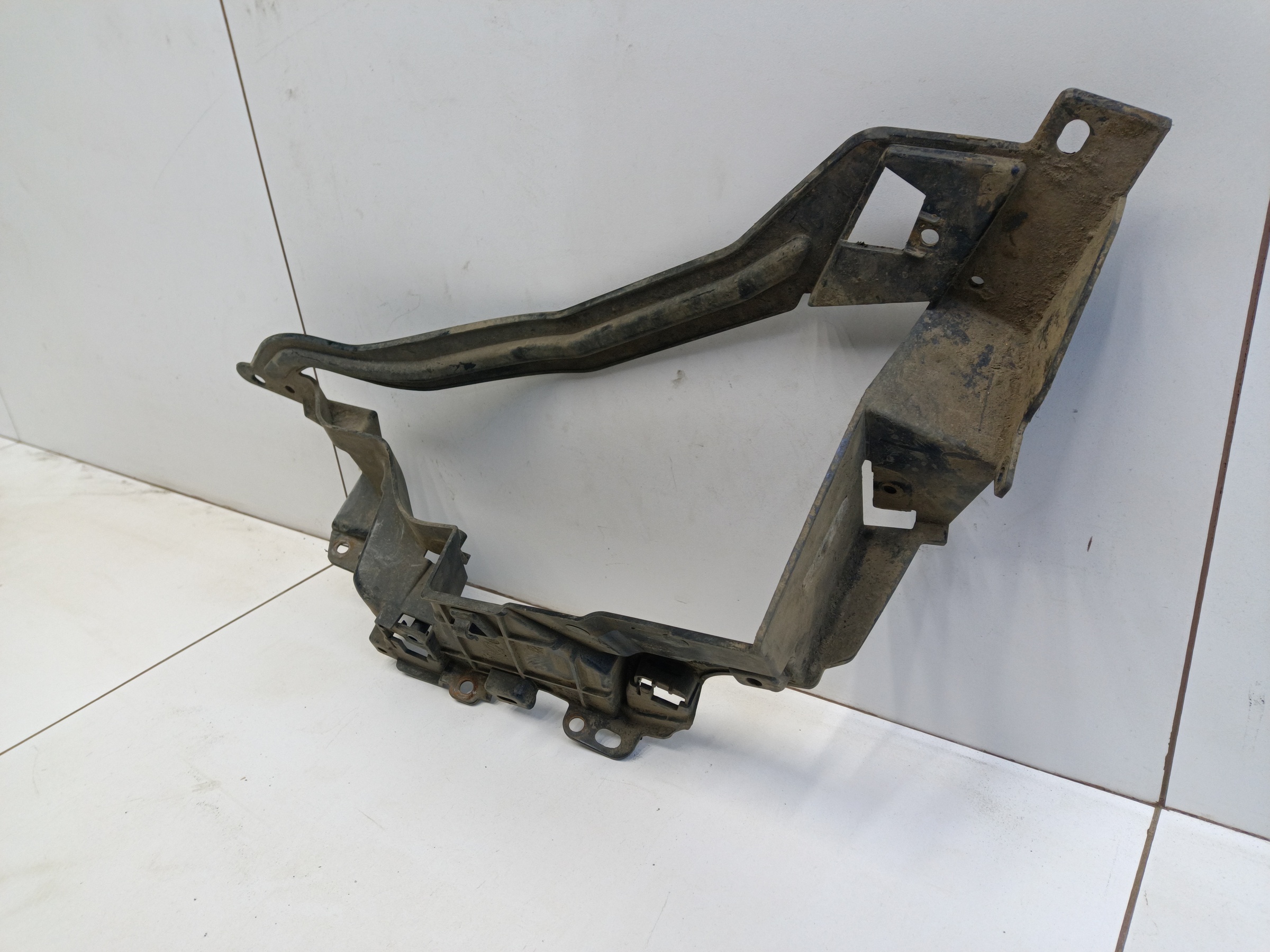 Кронштейн насадки глушителя правой BMW X7 G07