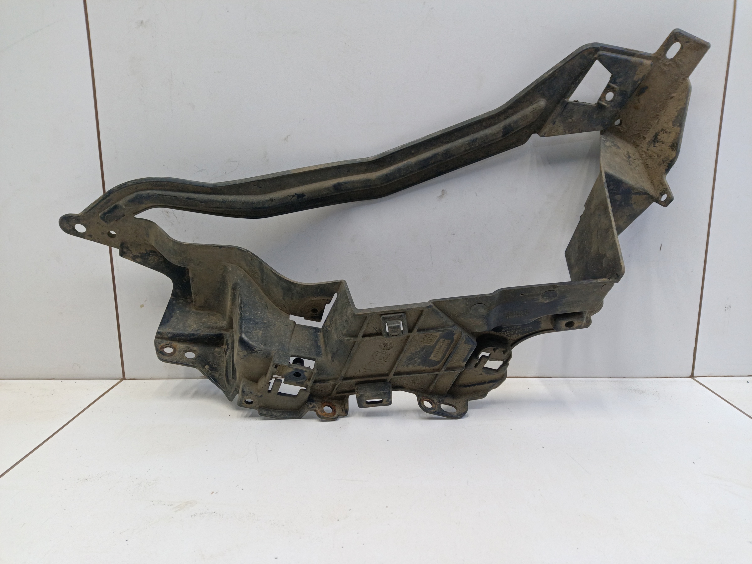 Кронштейн насадки глушителя правой BMW X7 G07