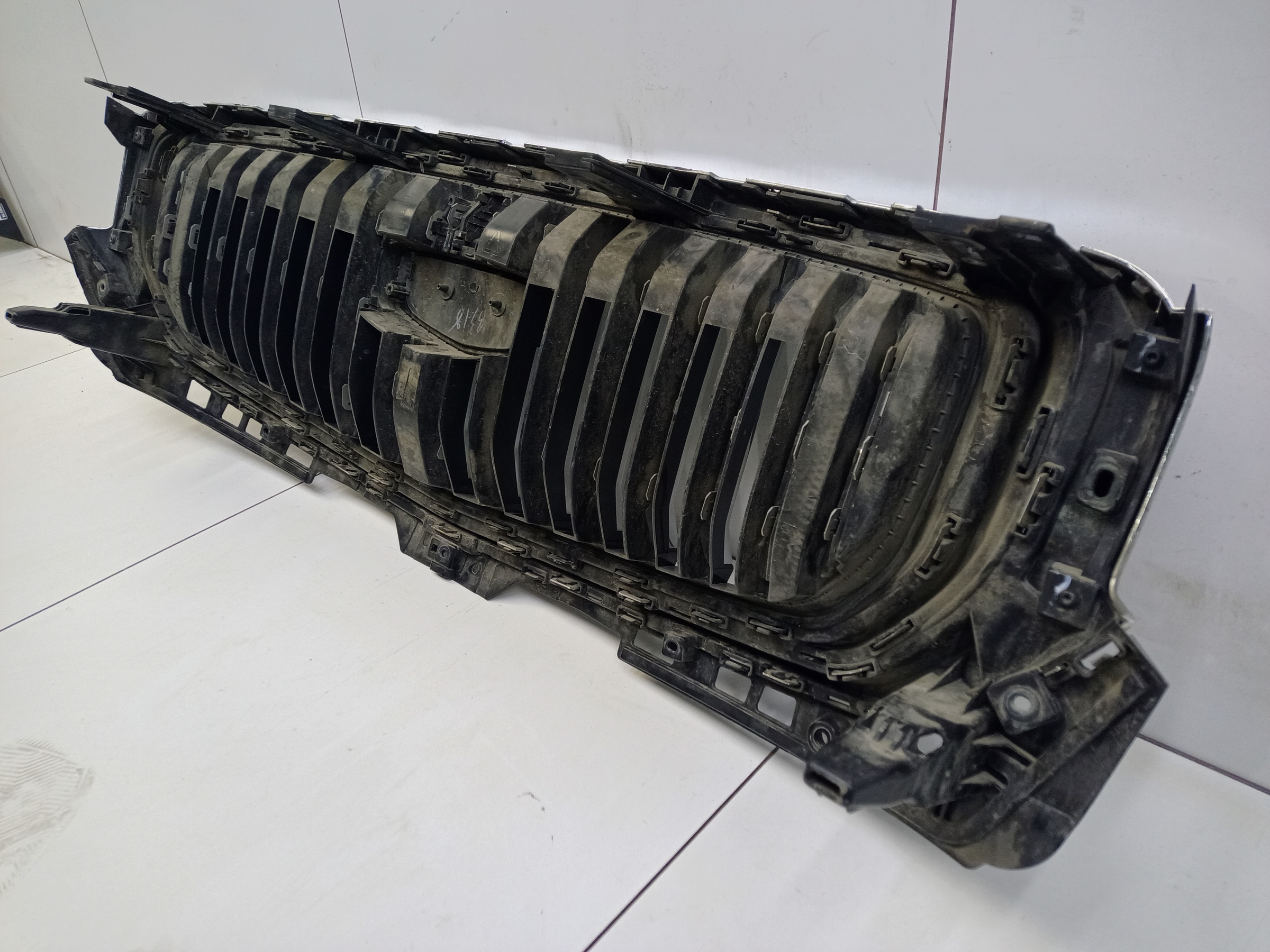 Решетка радиатора Geely Monjaro