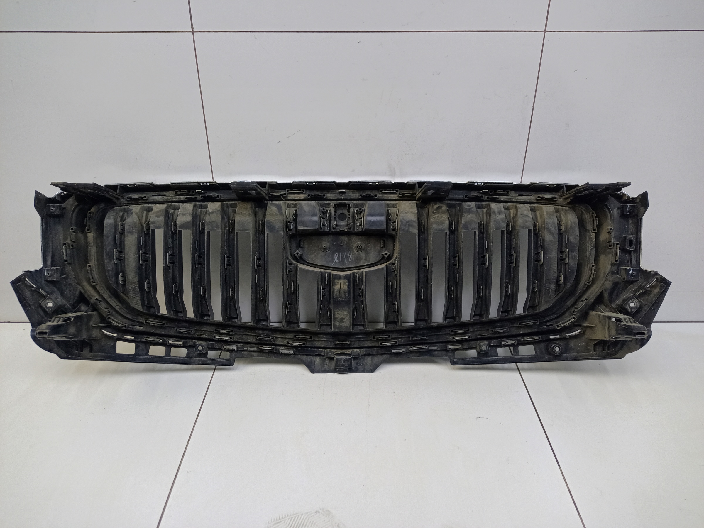 Решетка радиатора Geely Monjaro