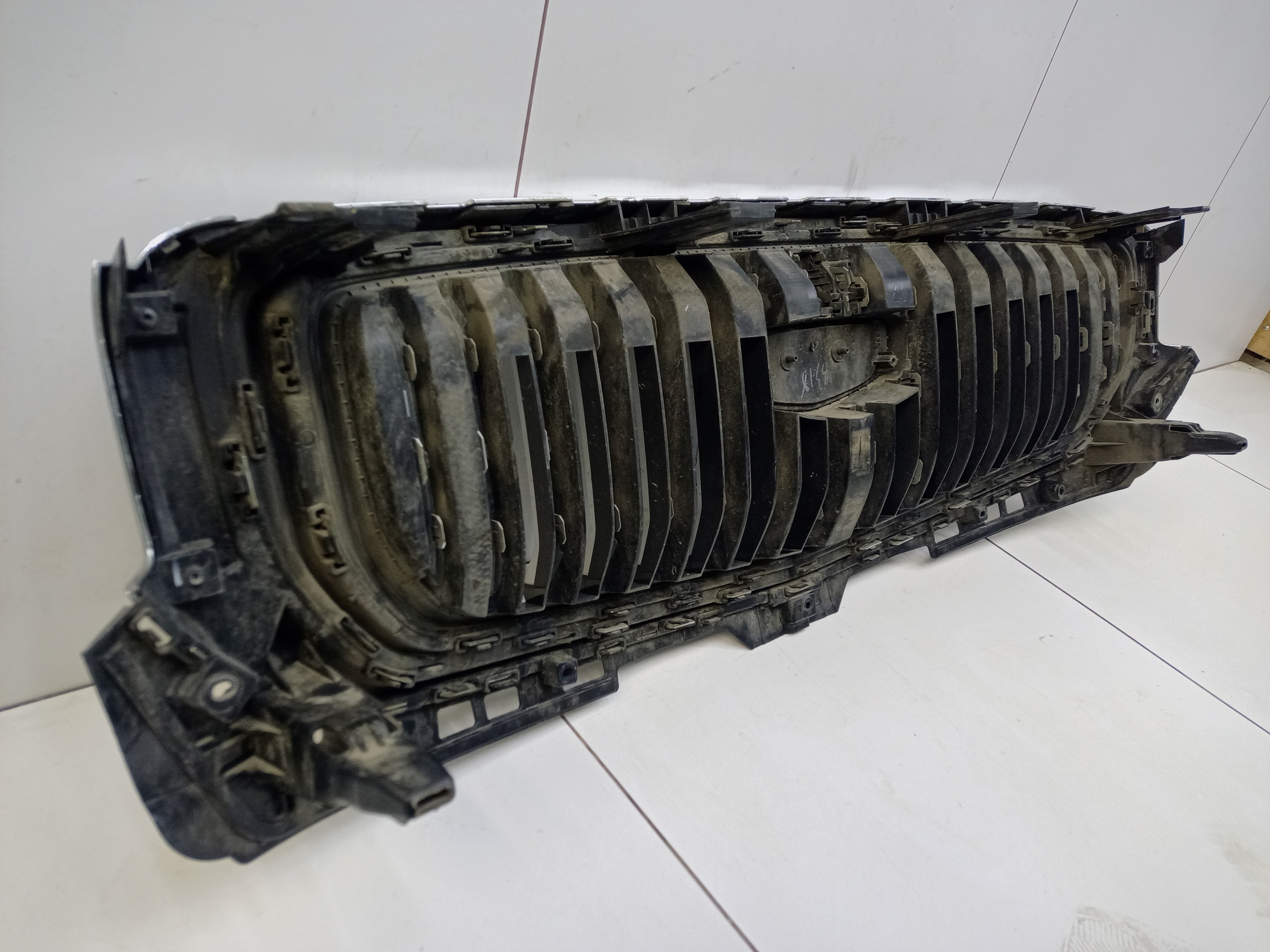 Решетка радиатора Geely Monjaro