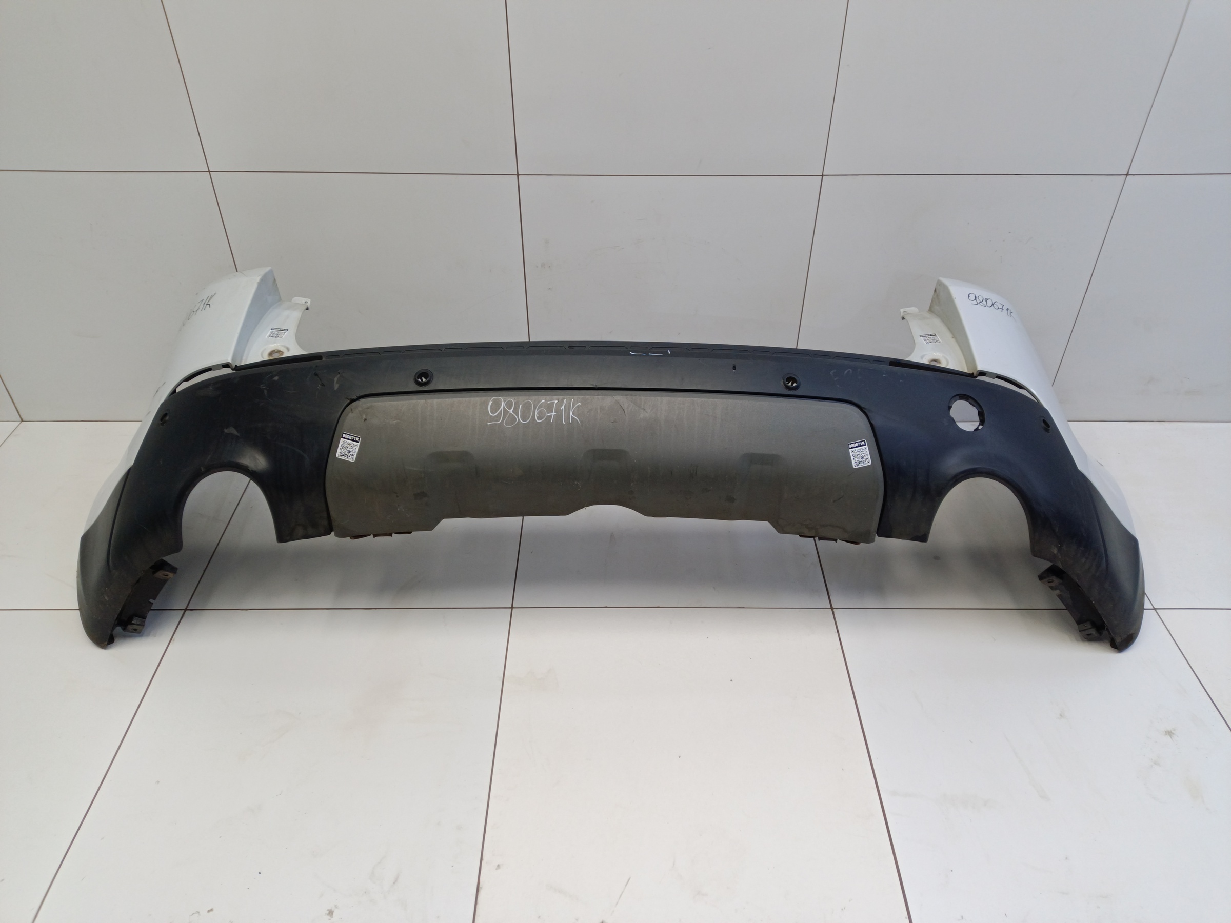 Бампер задний Land Rover Discovery Sport 1