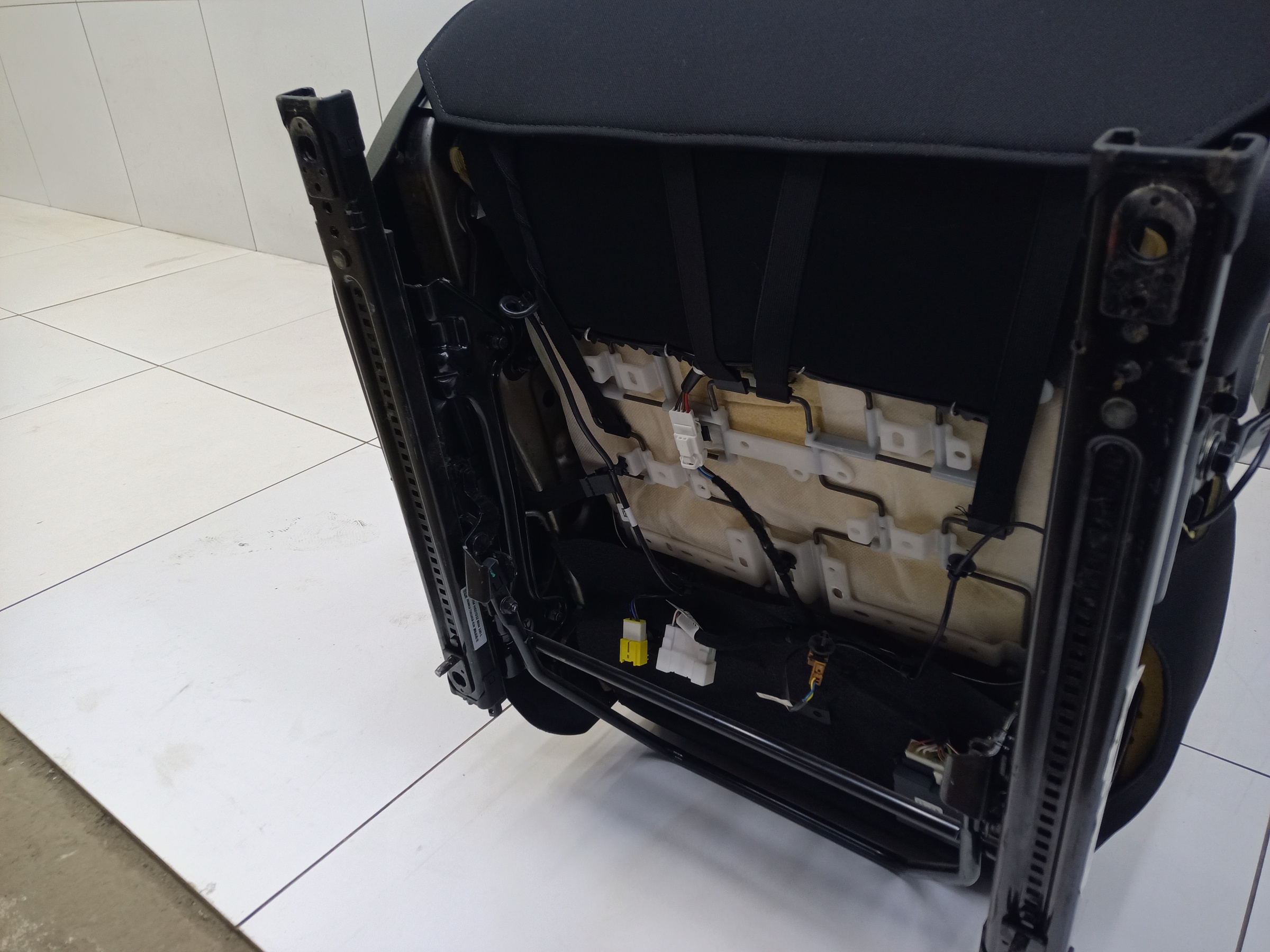 Сиденье переднее левое Geely Coolray