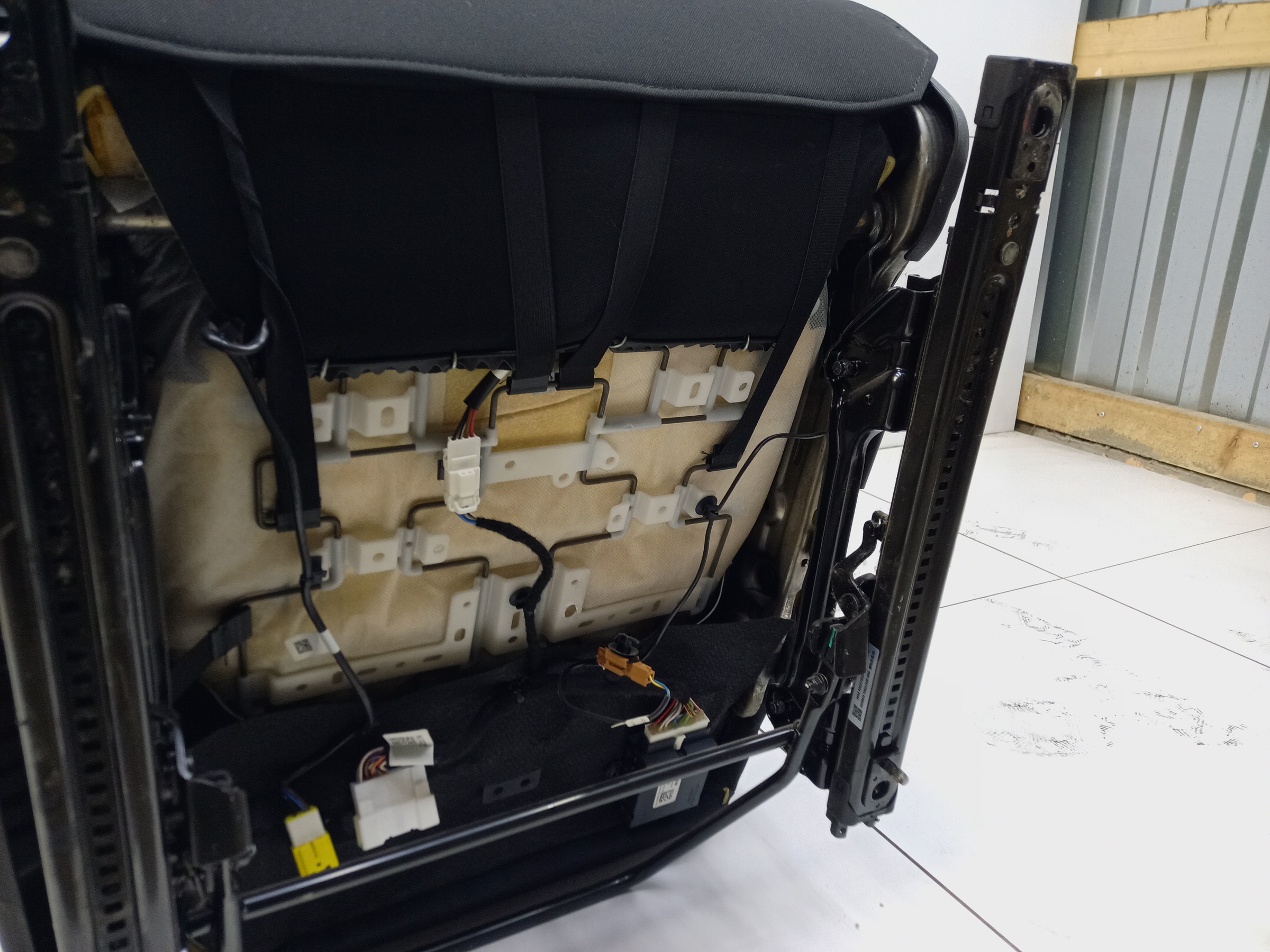 Сиденье переднее левое Geely Coolray