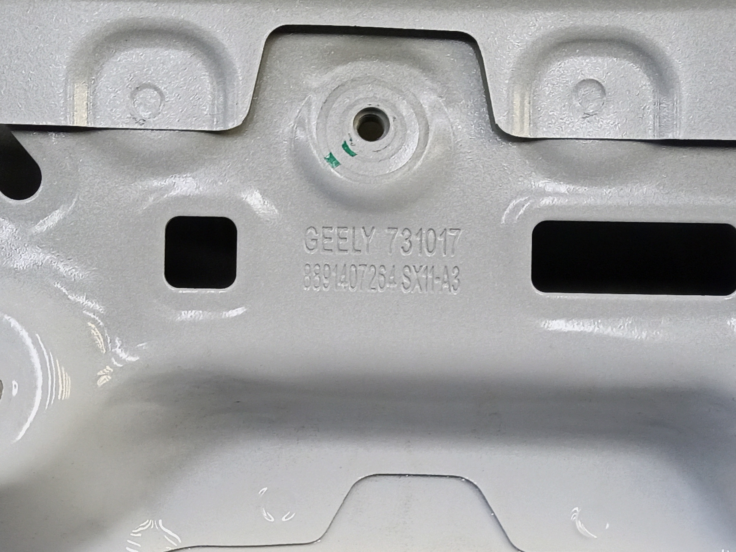 Крышка багажника Geely Coolray Restail