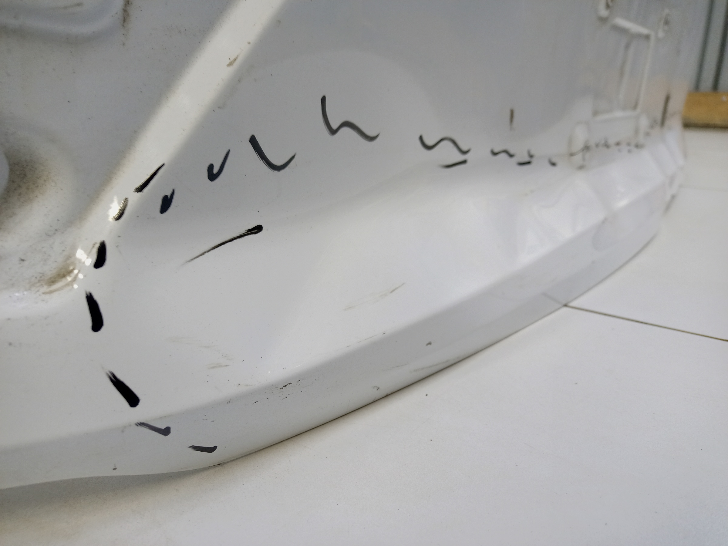 Крышка багажника Geely Coolray Restail