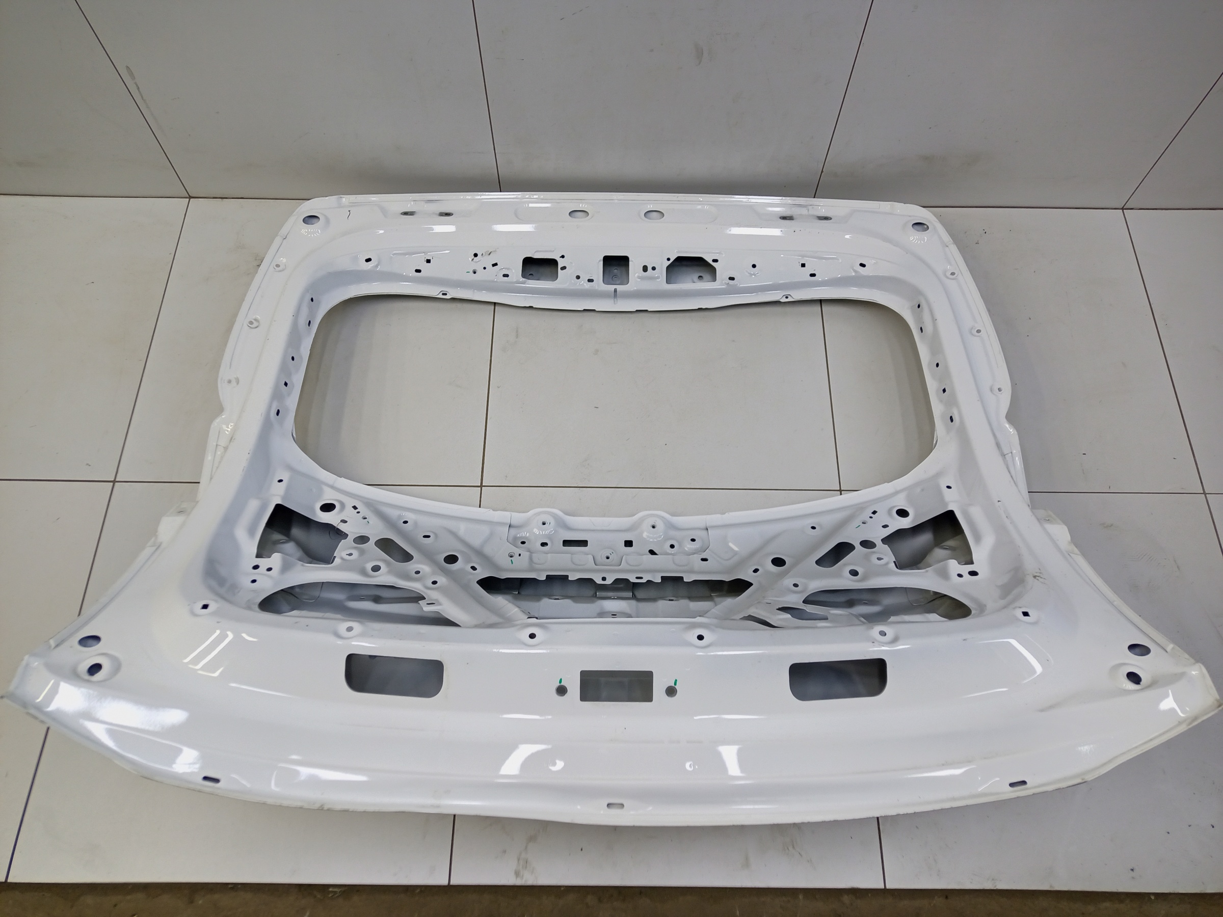 Крышка багажника Geely Coolray Restail