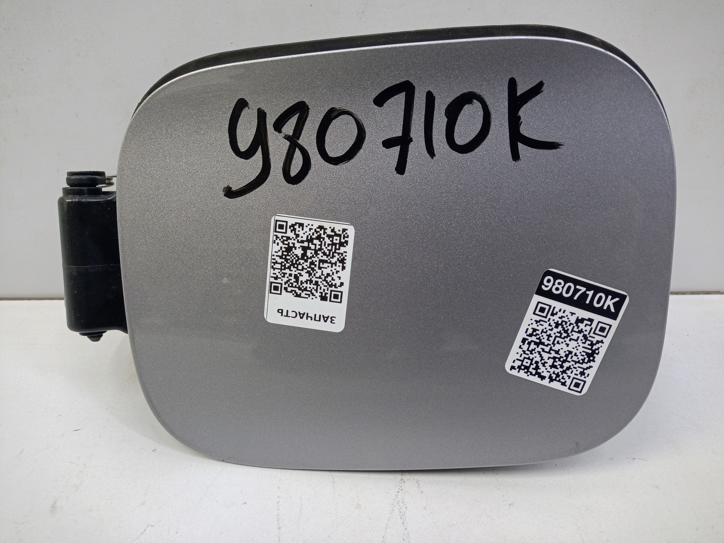 Лючок бензобака Geely Coolray