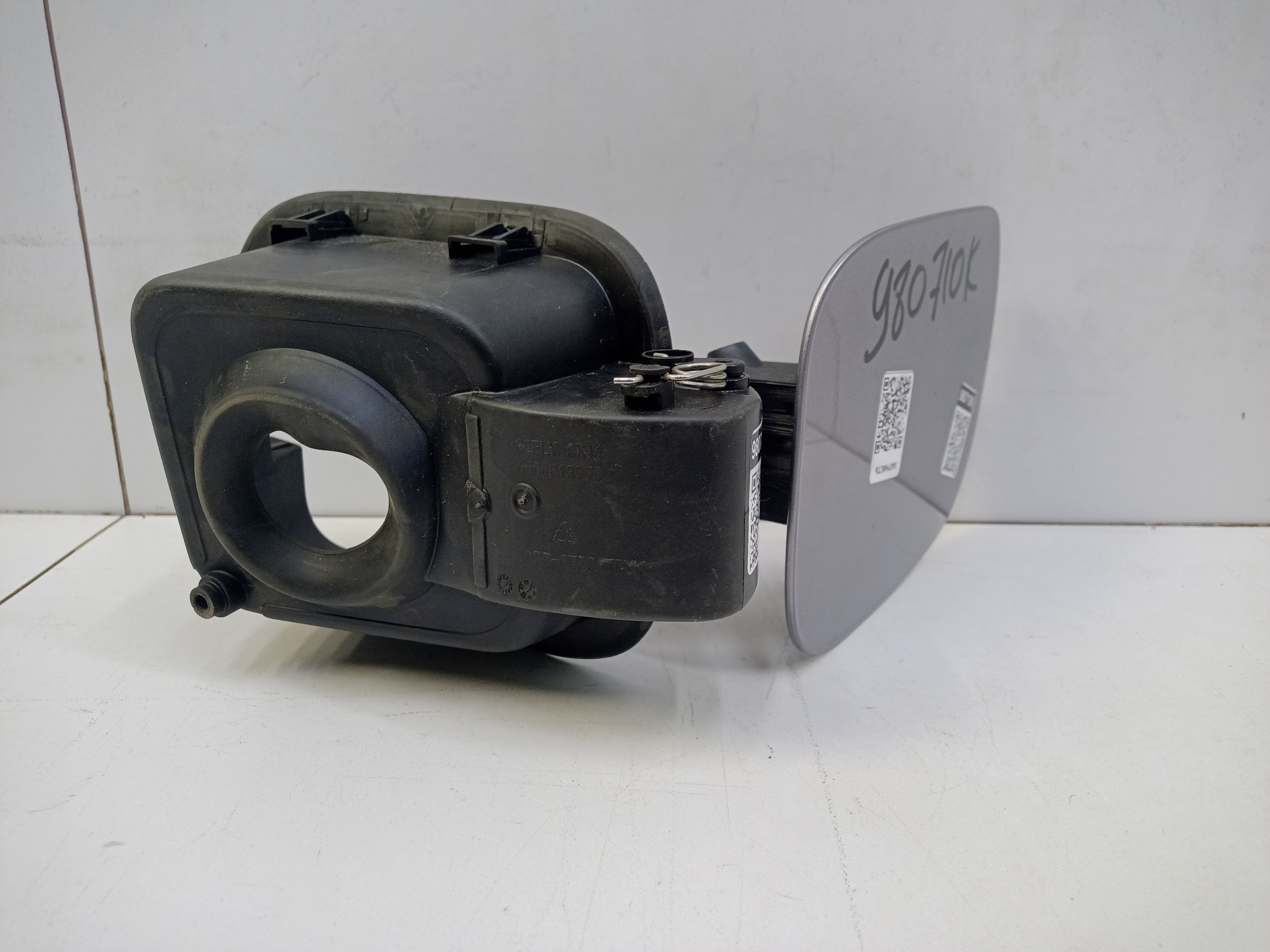 Лючок бензобака Geely Coolray