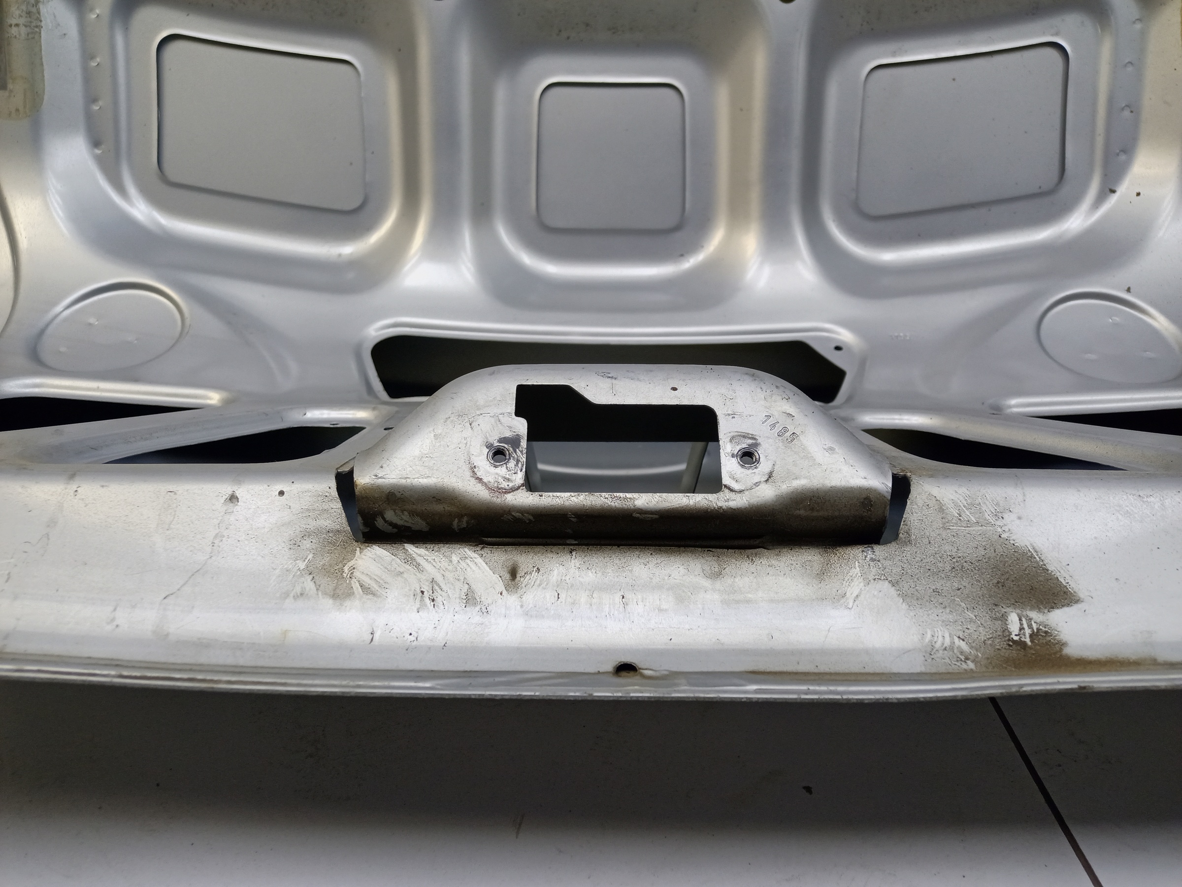 Крышка багажника Lada Granta Sedan 1