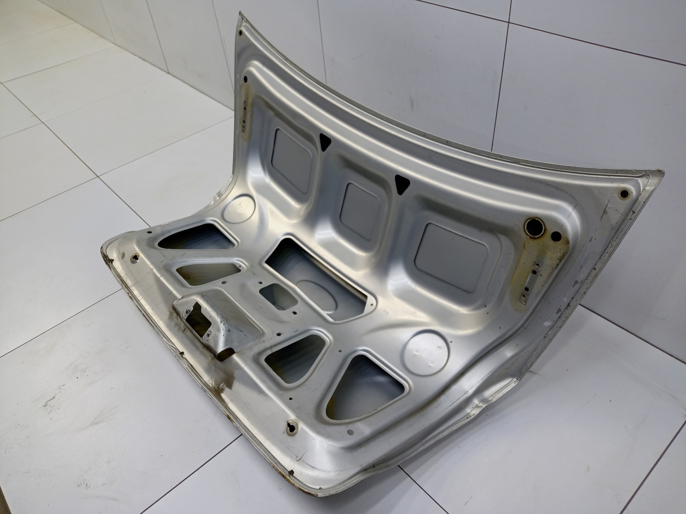 Крышка багажника Lada Granta Sedan 1