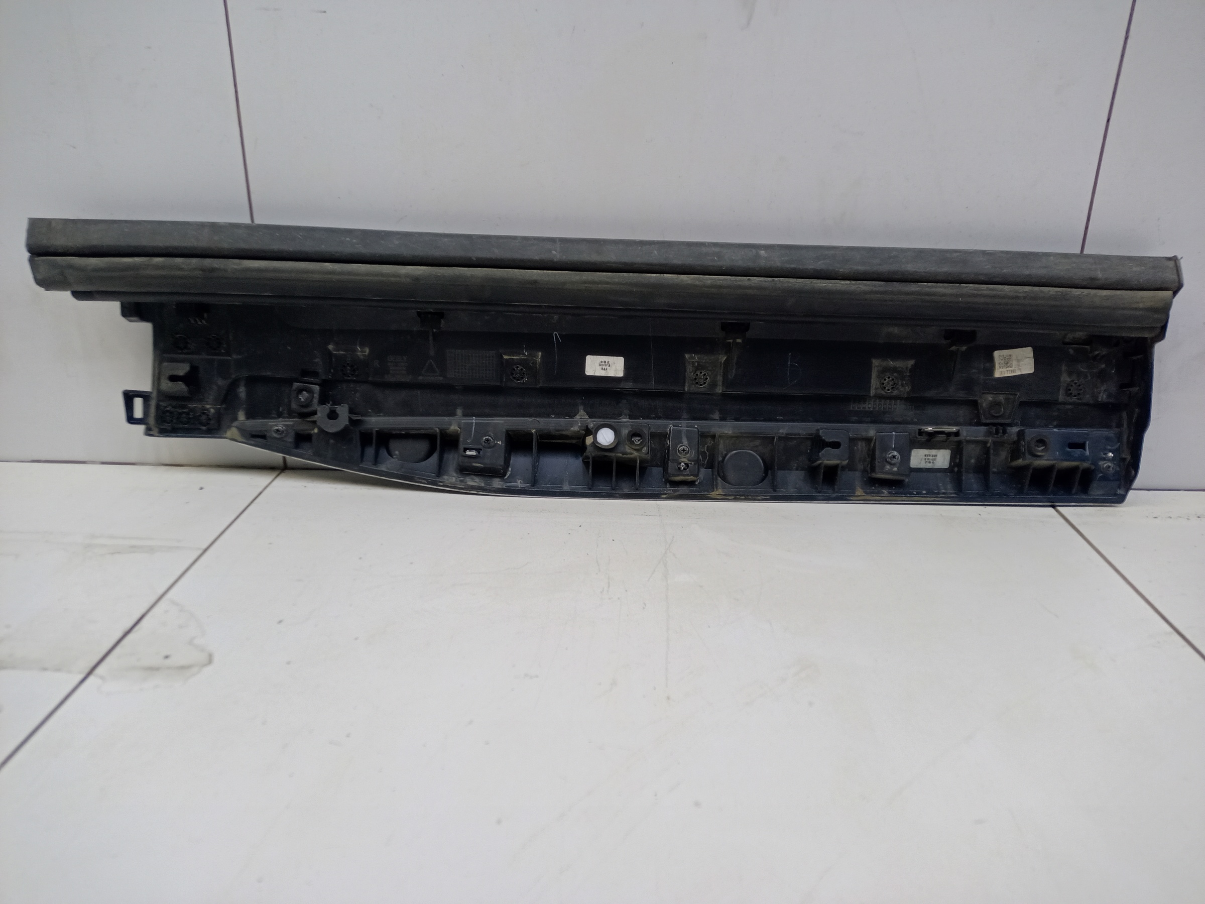 Накладка двери задней правой Geely Monjaro