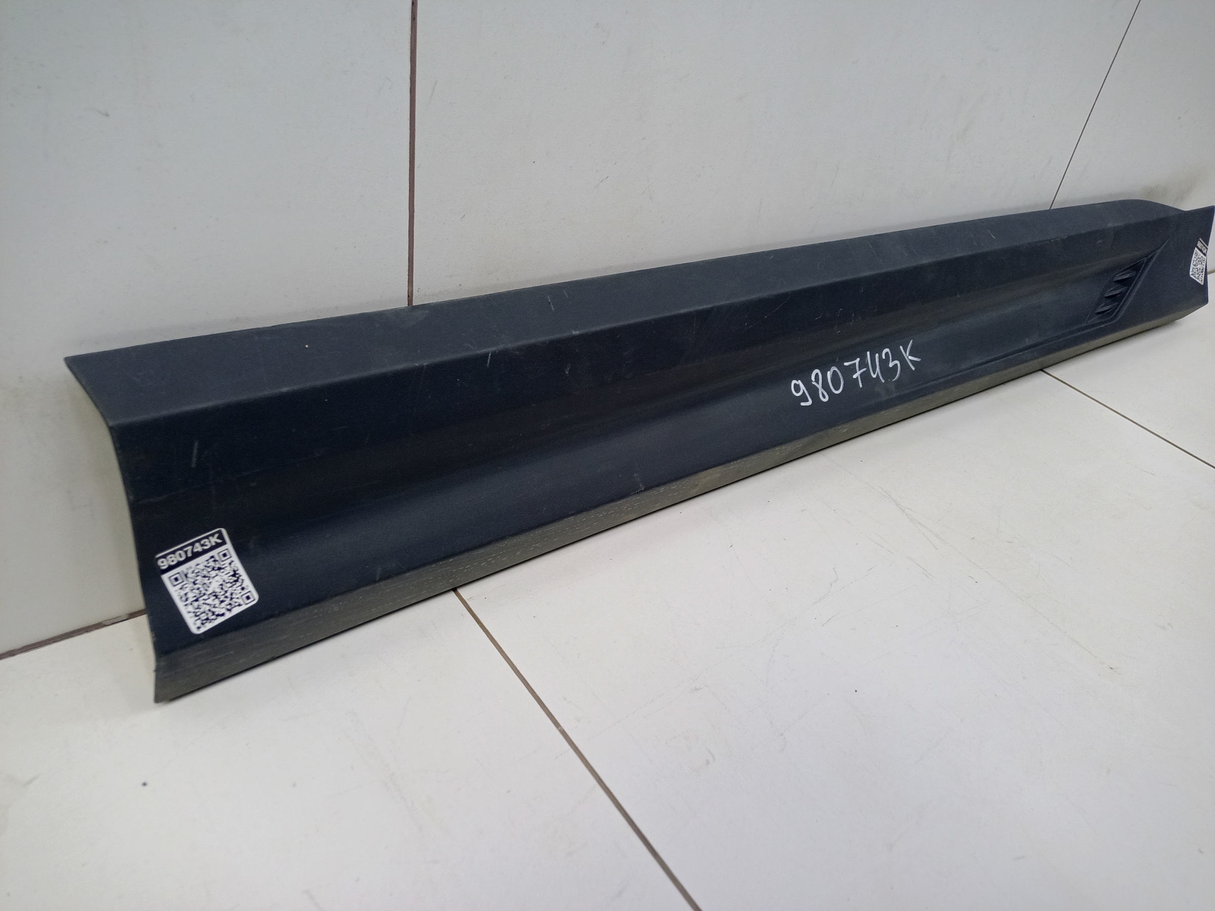 Накладка двери передней правой Geely Coolray Restail