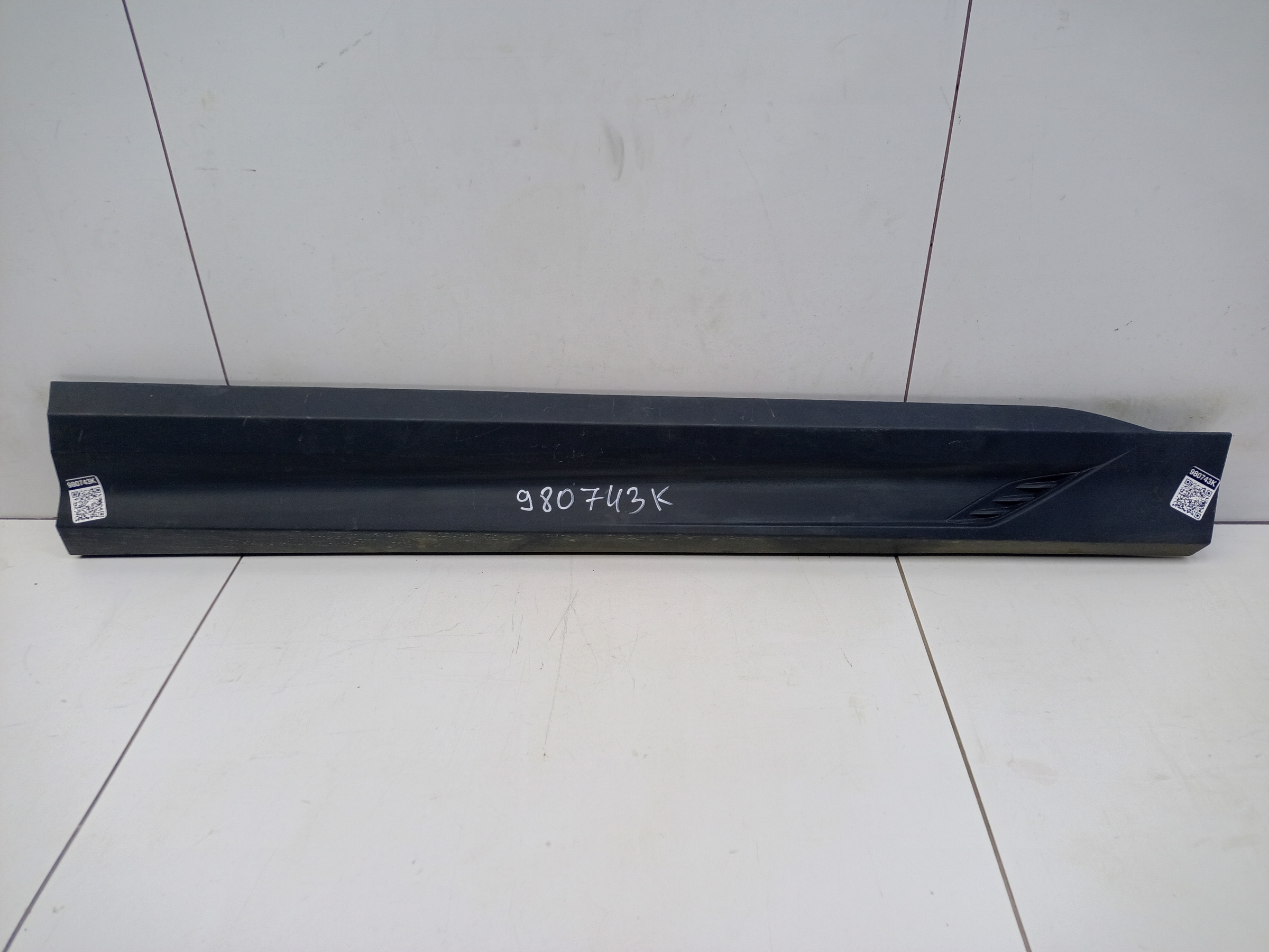 Накладка двери передней правой Geely Coolray Restail