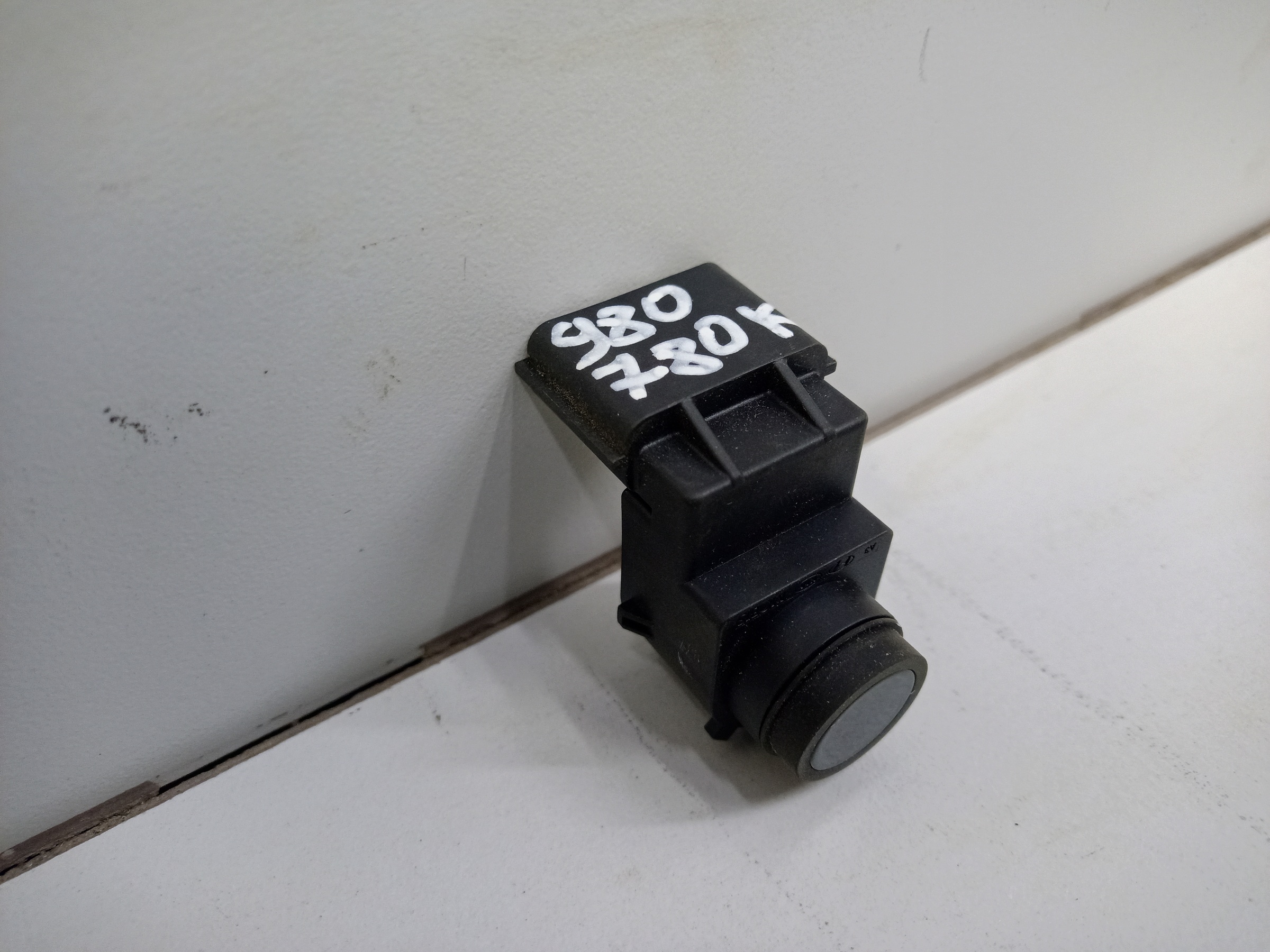 Датчик парковки передний в решетку " парктроник "  Kia Sorento 4