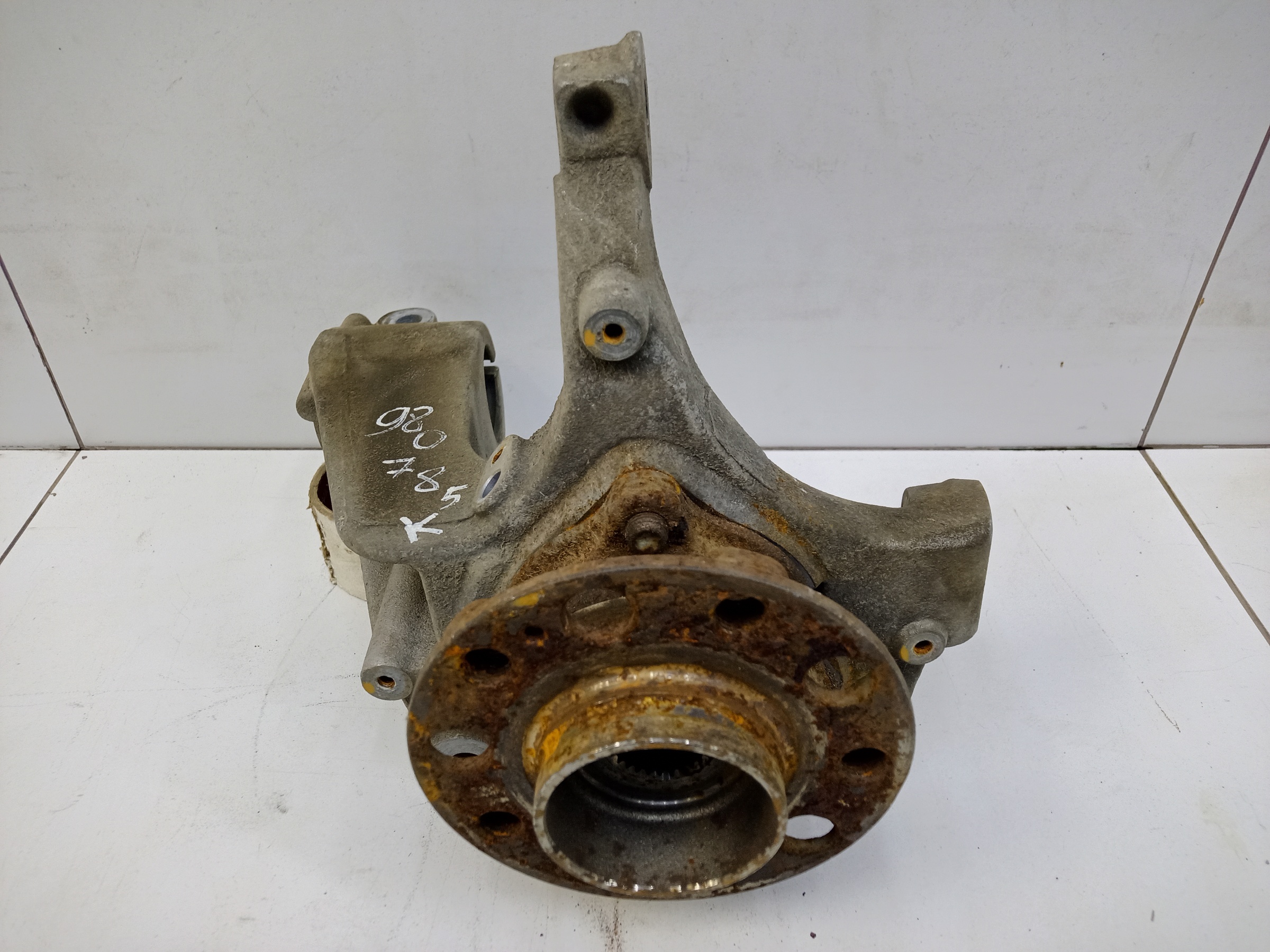 Кулак поворотный передний левый Haval Dargo