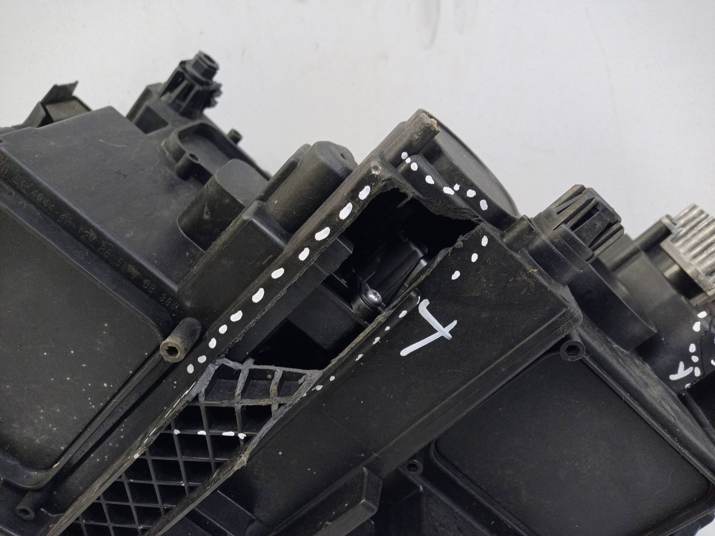 Фара передняя правая Volkswagen Tiguan 2 Restail LED