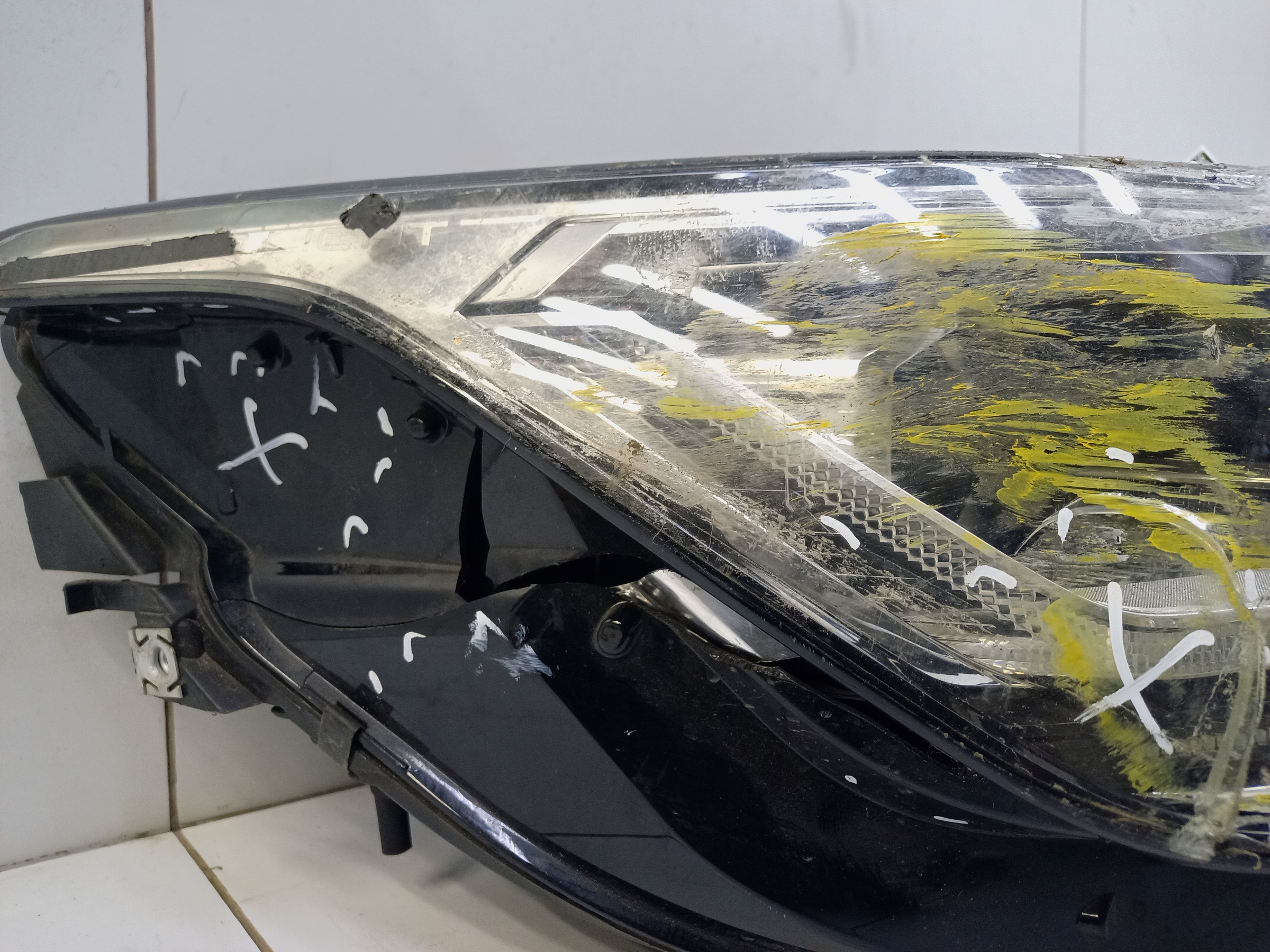 Фара передняя правая Volkswagen Tiguan 2 Restail LED