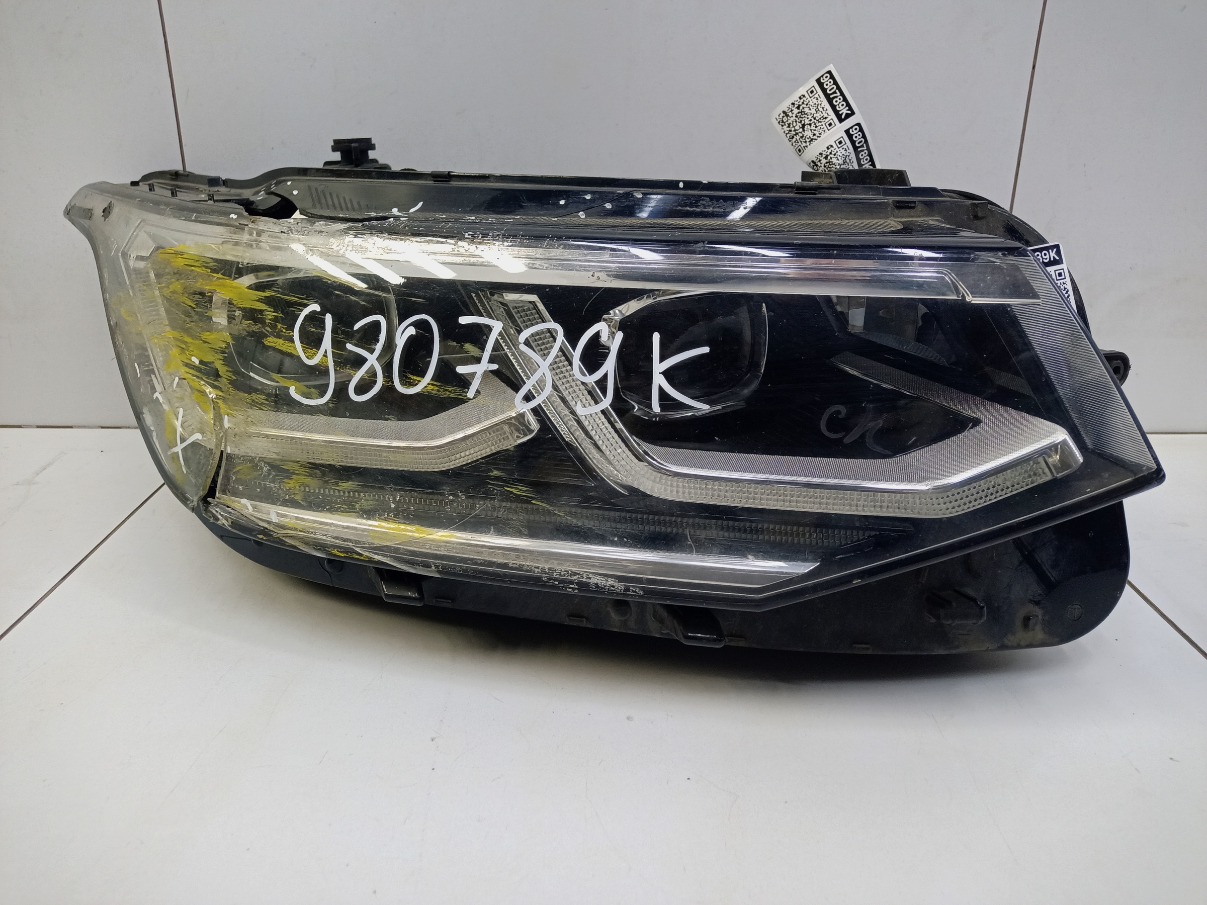 Фара передняя правая Volkswagen Tiguan 2 Restail LED