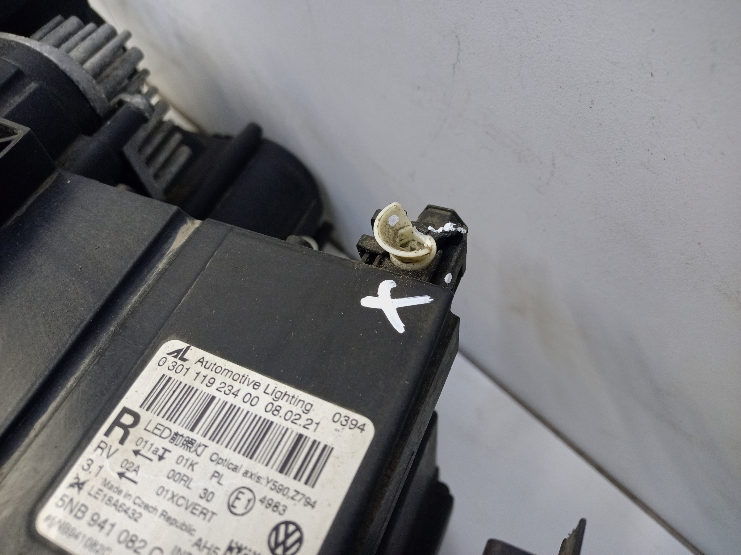 Фара передняя правая Volkswagen Tiguan 2 Restail LED