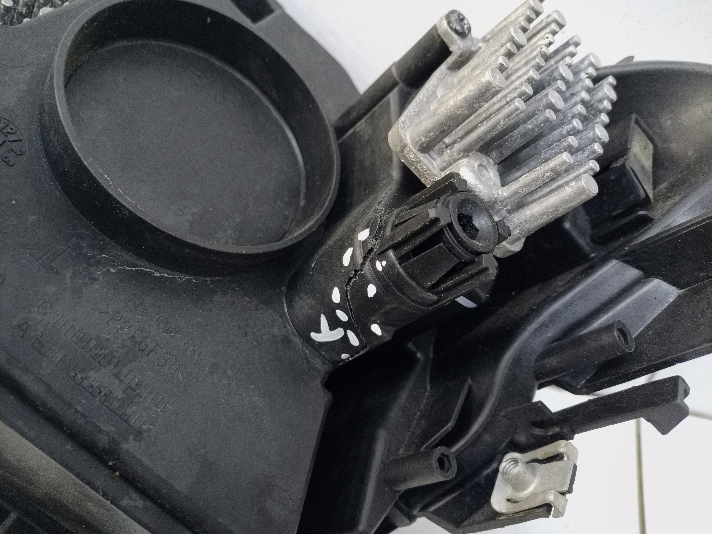 Фара передняя правая Volkswagen Tiguan 2 Restail LED