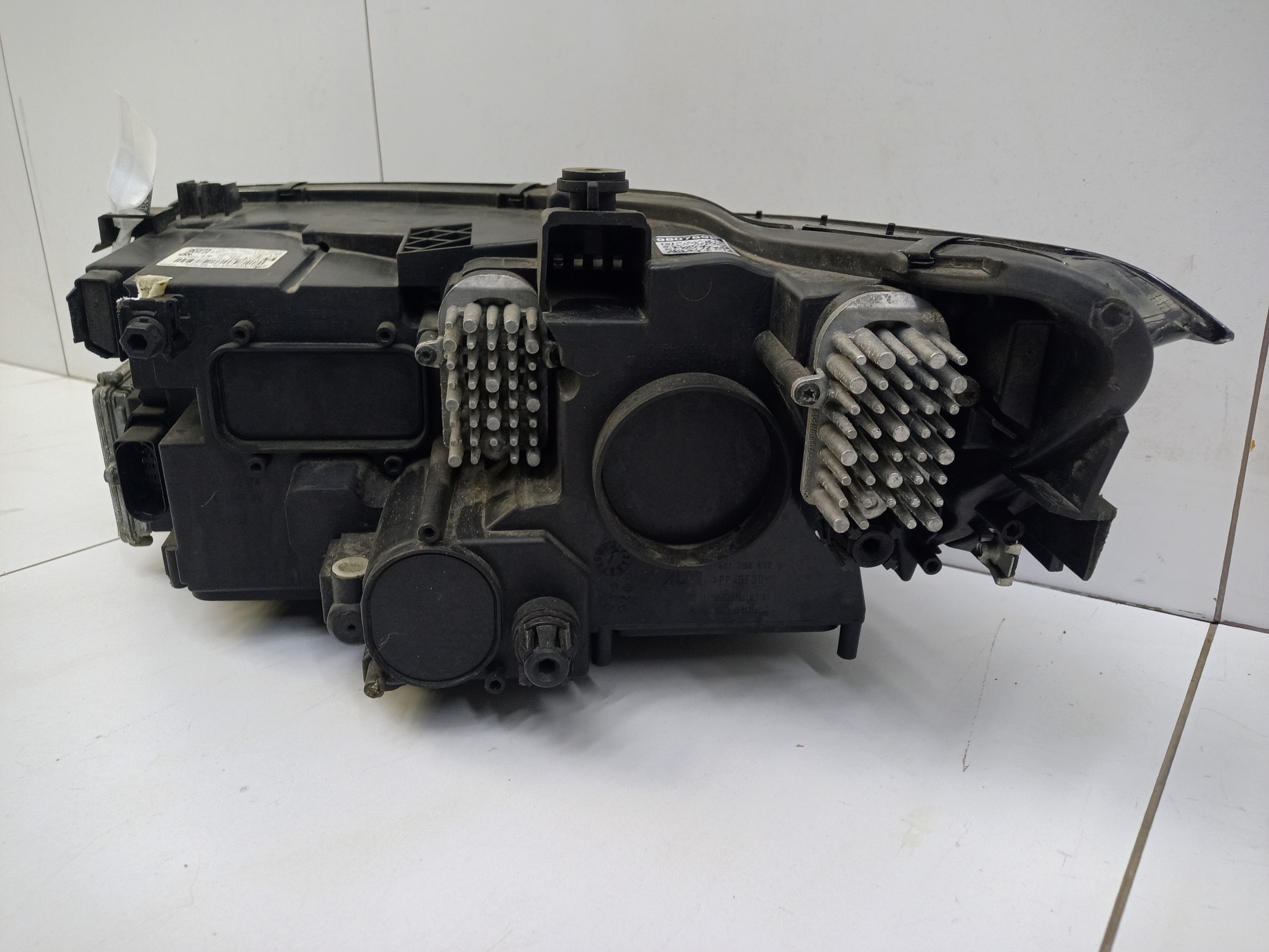 Фара передняя правая Volkswagen Tiguan 2 Restail LED