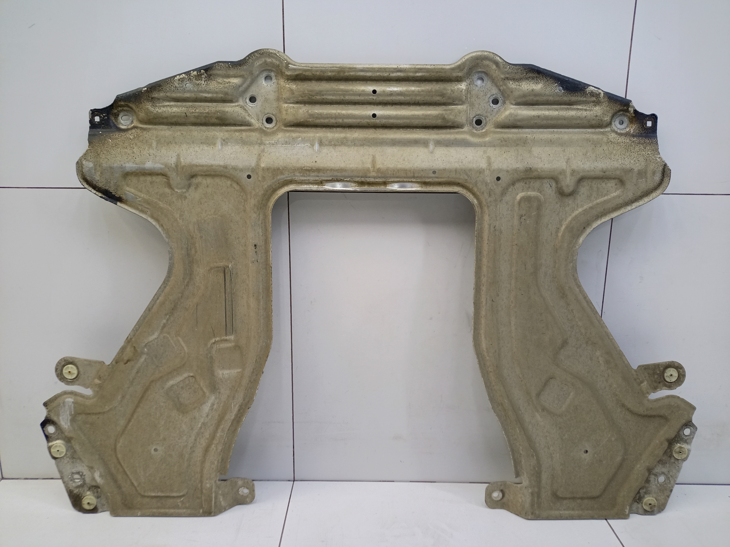 Защита топливного бака BMW 8er G14