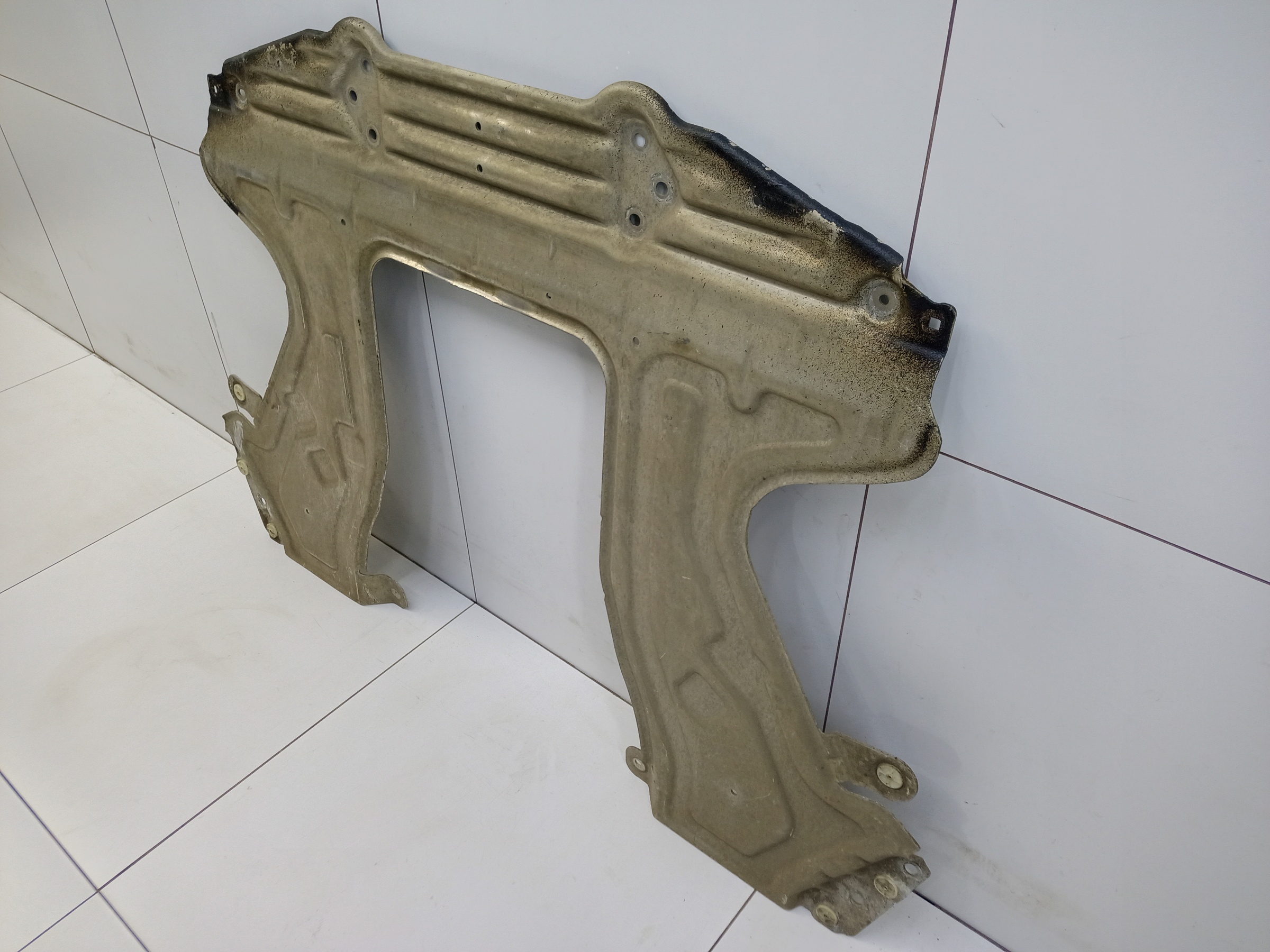 Защита топливного бака BMW 8er G14