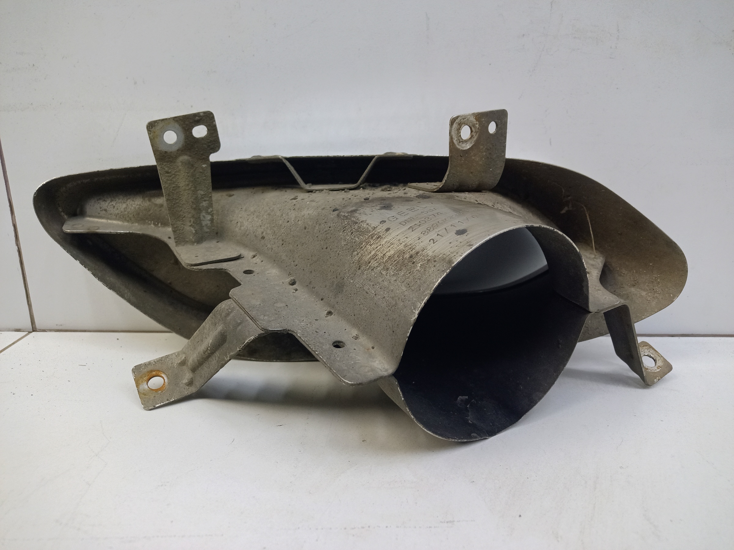 Насадка глушителя левая Geely Tugella